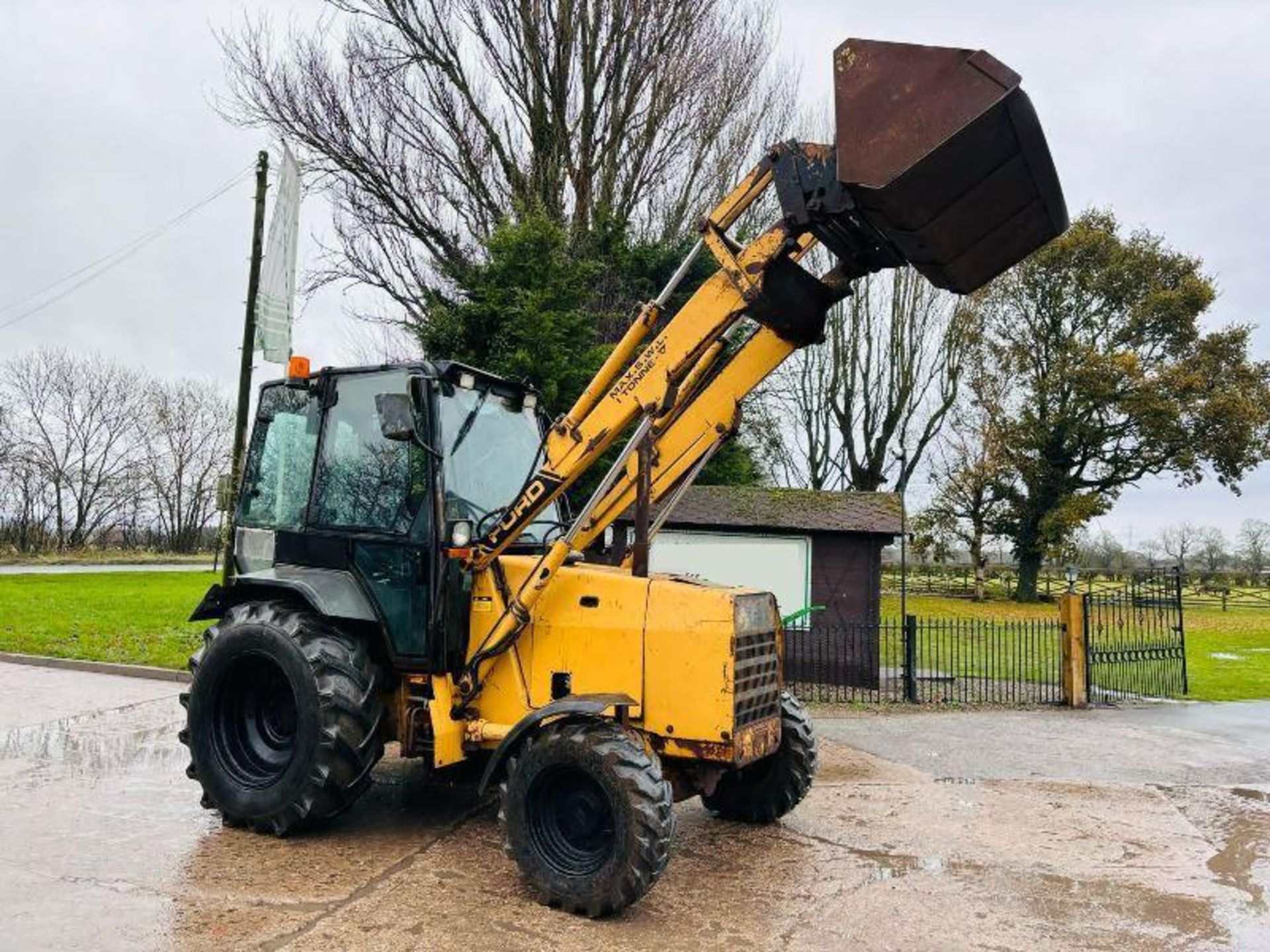 FORD 655D 4WD FRONT LOADER C/W REAR WEIGHT BLOCKS  - Image 17 of 19