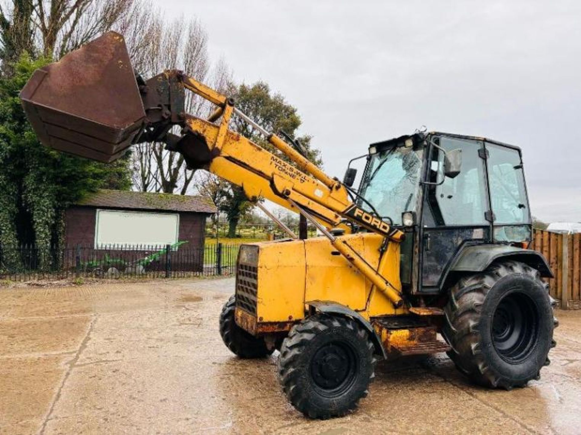 FORD 655D 4WD FRONT LOADER C/W REAR WEIGHT BLOCKS  - Image 16 of 19