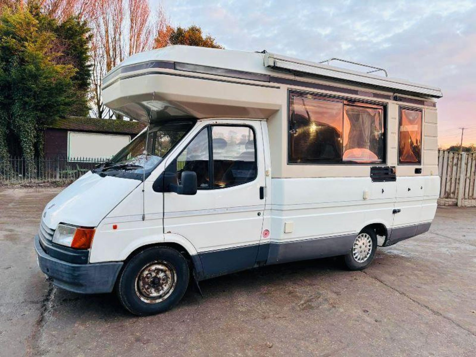 FORD TRANSIT 120 AUTO SLEEPER MOTOR HOME C/W AWNING - Image 16 of 17