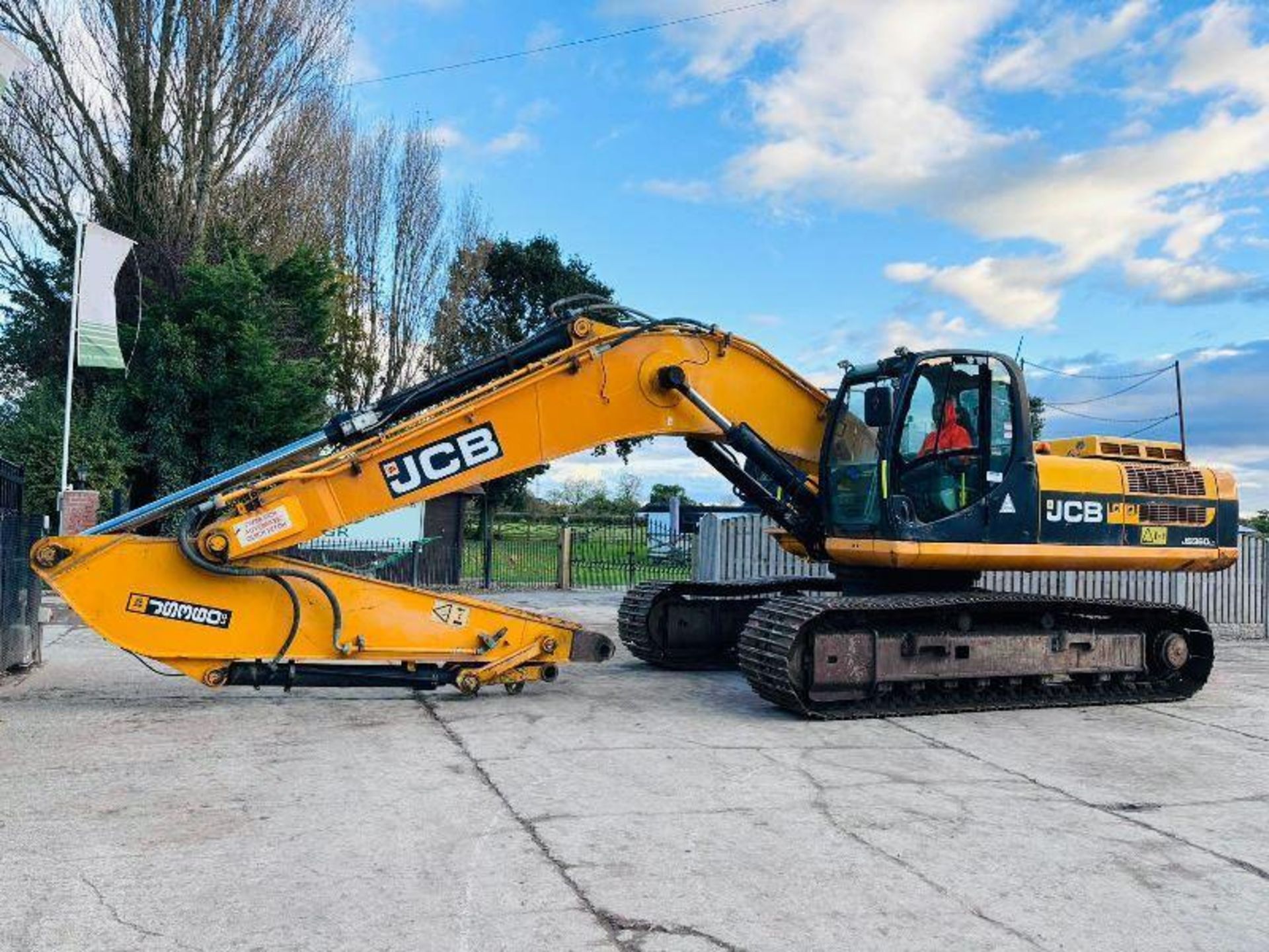 JCB JS360LC TRACKED EXCAVATOR *YEAR 2010* C/W REVERSE CAMERA - Image 16 of 19