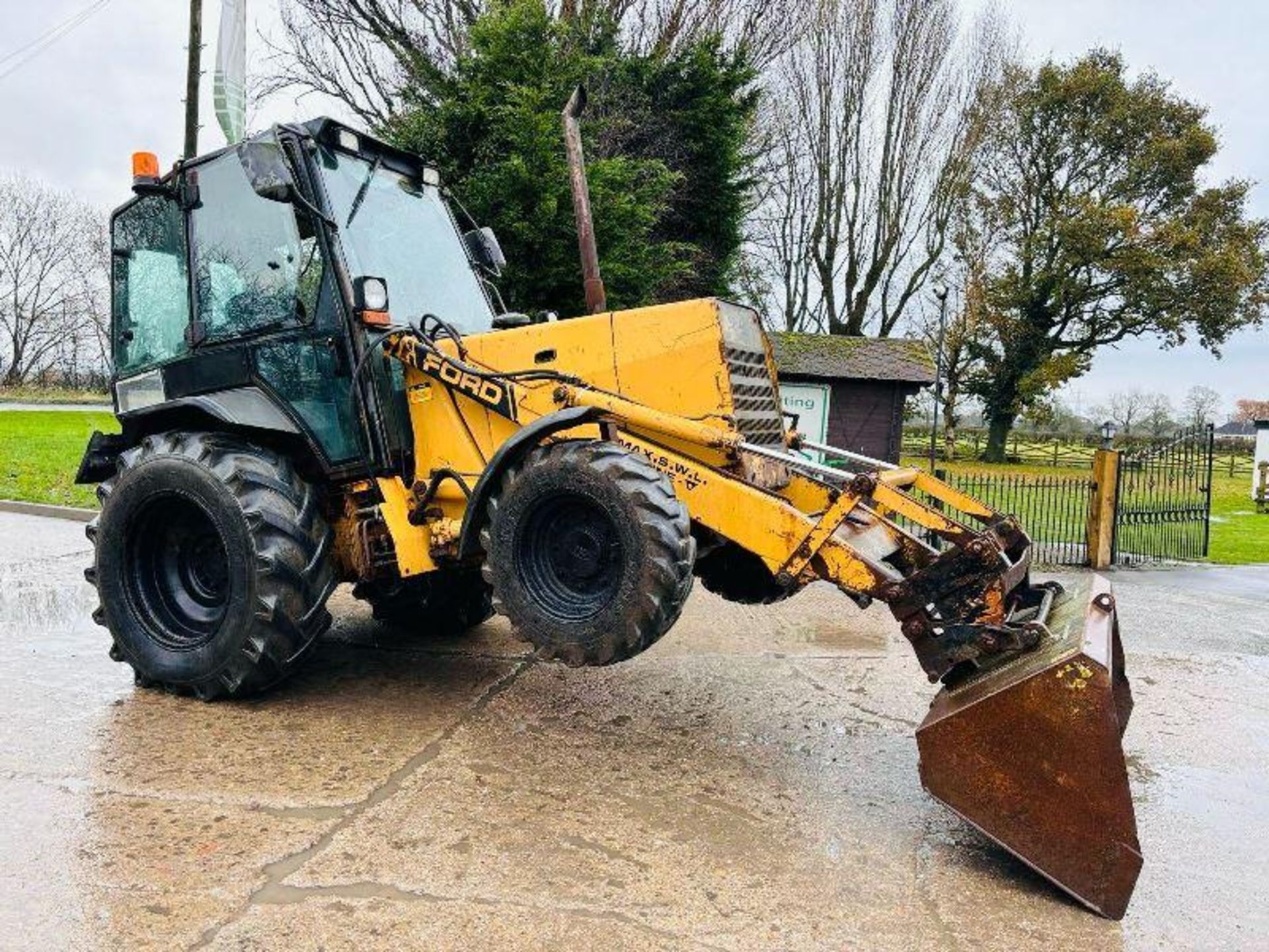 FORD 655D 4WD FRONT LOADER C/W REAR WEIGHT BLOCKS  - Image 8 of 19