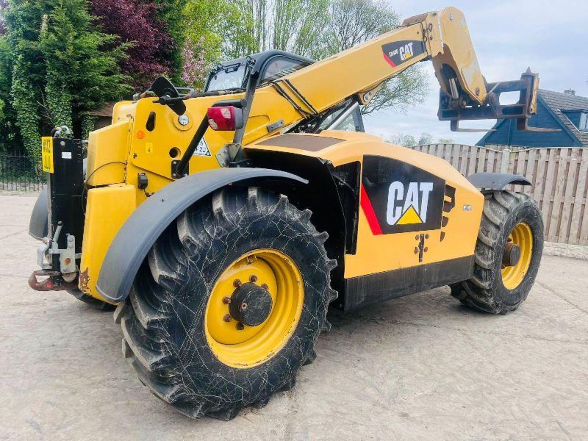 CATERPILLAR TH406AG 4WD TELEHANDLER *AG-SPEC , YEAR 2012* C/W PALLET TINES - Image 6 of 17