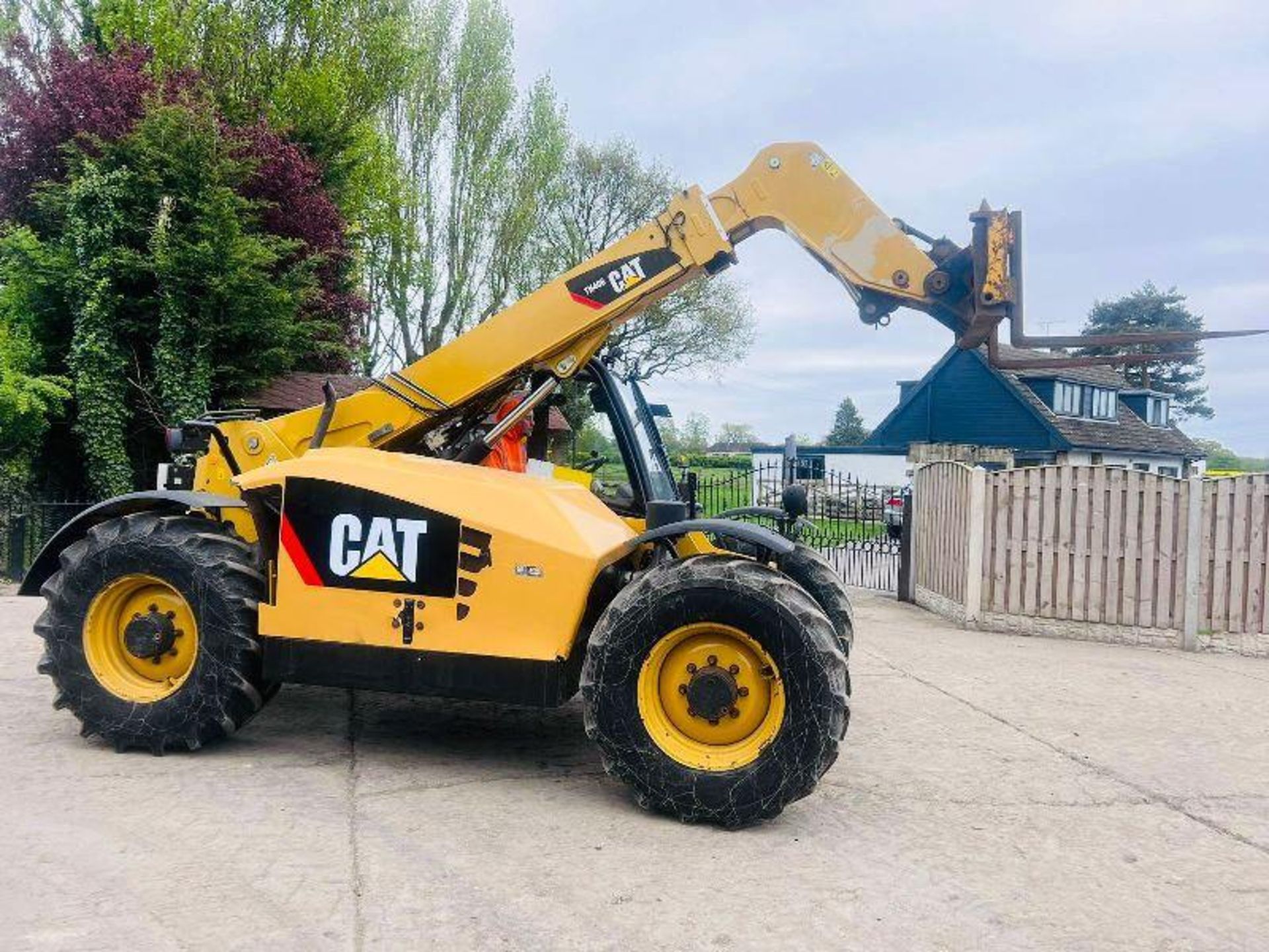 CATERPILLAR TH406AG 4WD TELEHANDLER *AG-SPEC , YEAR 2012* C/W PALLET TINES - Image 14 of 17