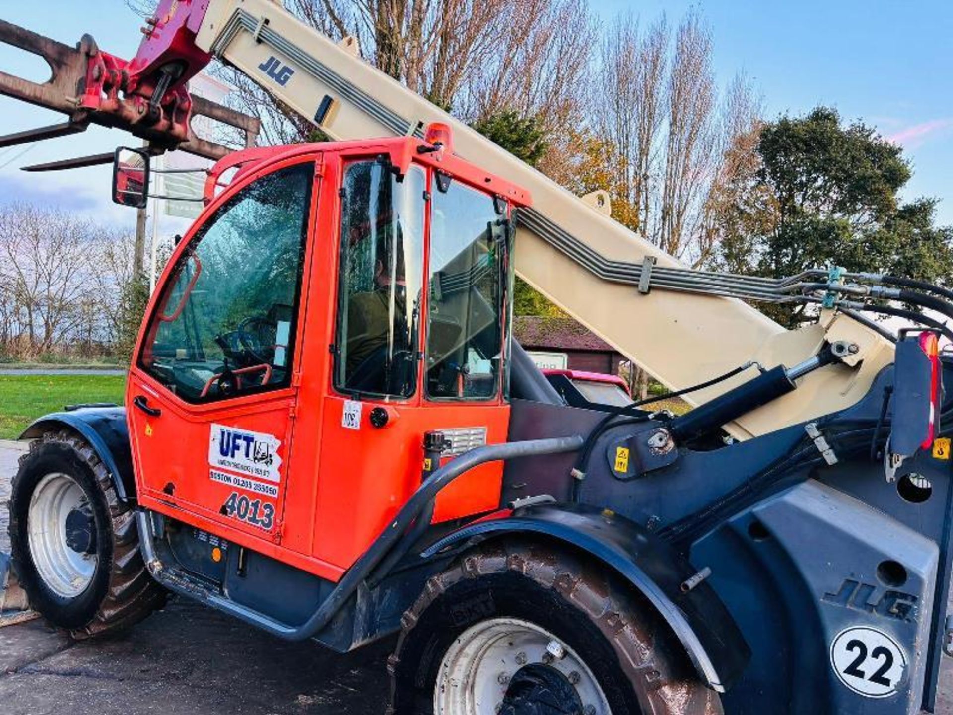 JLG 4013 4WD TELEHANDLER *YEAR 2007, 6881 HOURS* C/W LONG PALLET TINES - Image 15 of 20