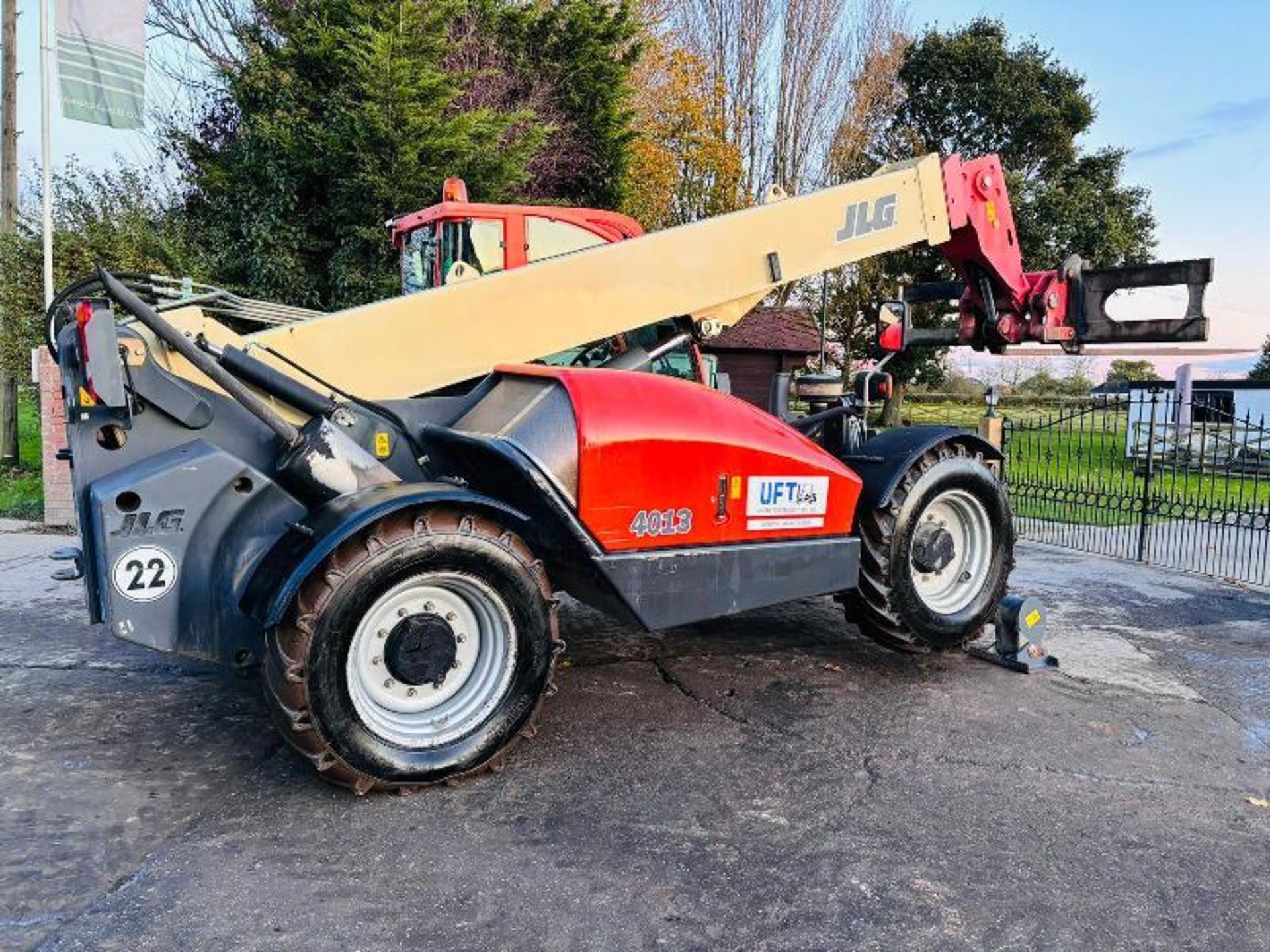 JLG 4013 4WD TELEHANDLER *YEAR 2007, 6881 HOURS* C/W LONG PALLET TINES - Image 9 of 20