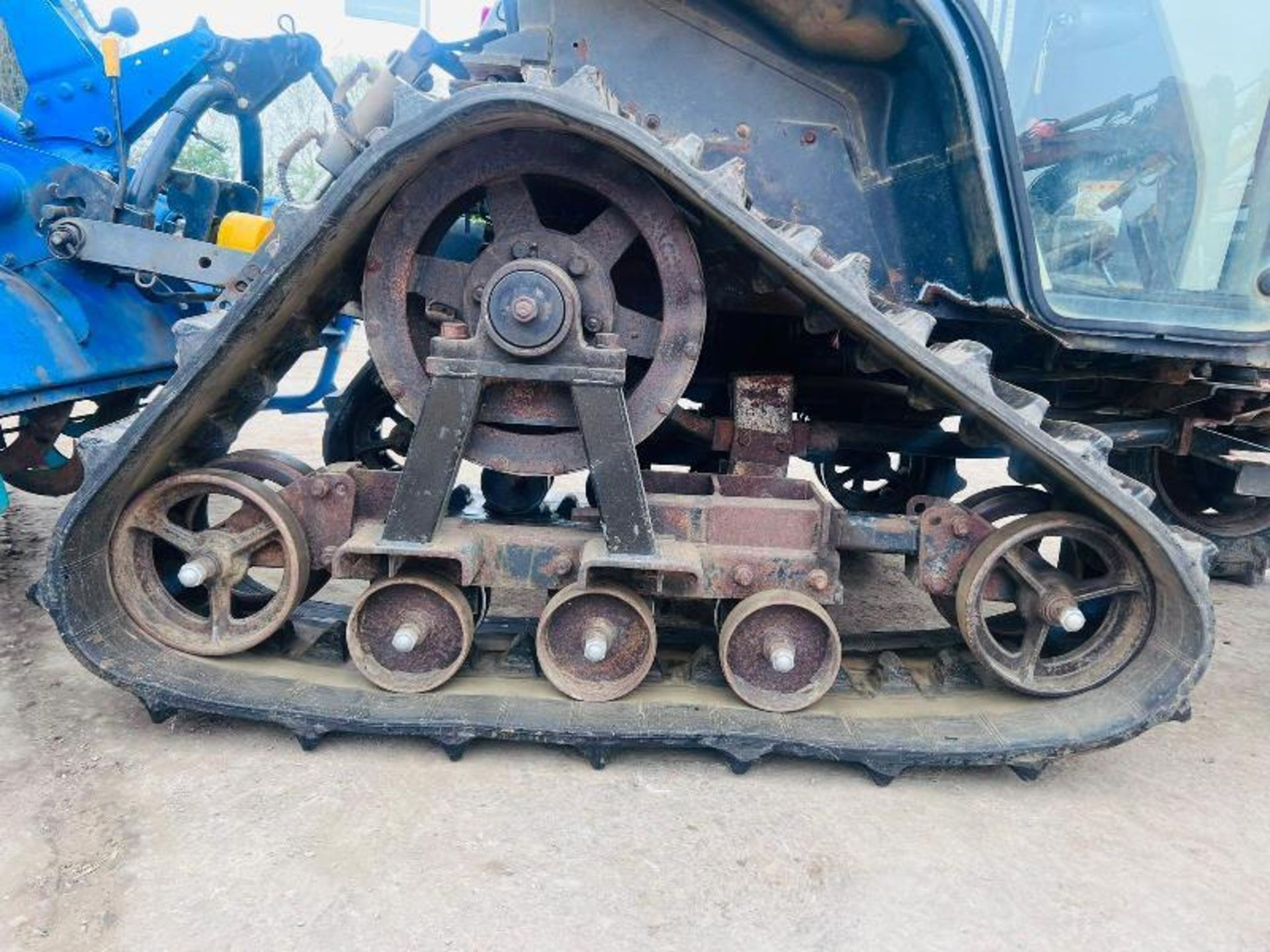 ISEKI TH253 HALF TRACK TRACTOR C/E REAR LINKAGE QUICK HITCH & ROTAVATOR - Image 13 of 17