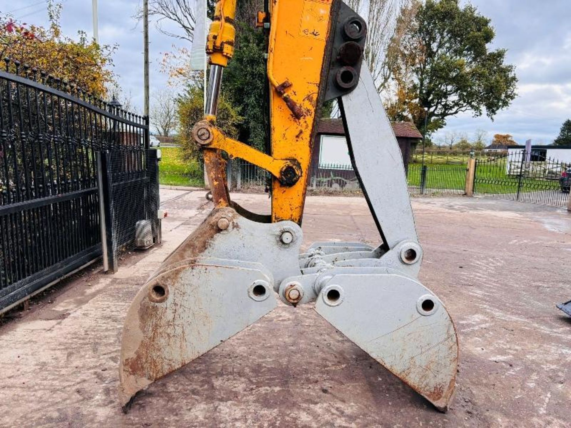 JCB JS130W WHEELED EXCAVATOR C/W GRAB & BLADE - Image 5 of 18