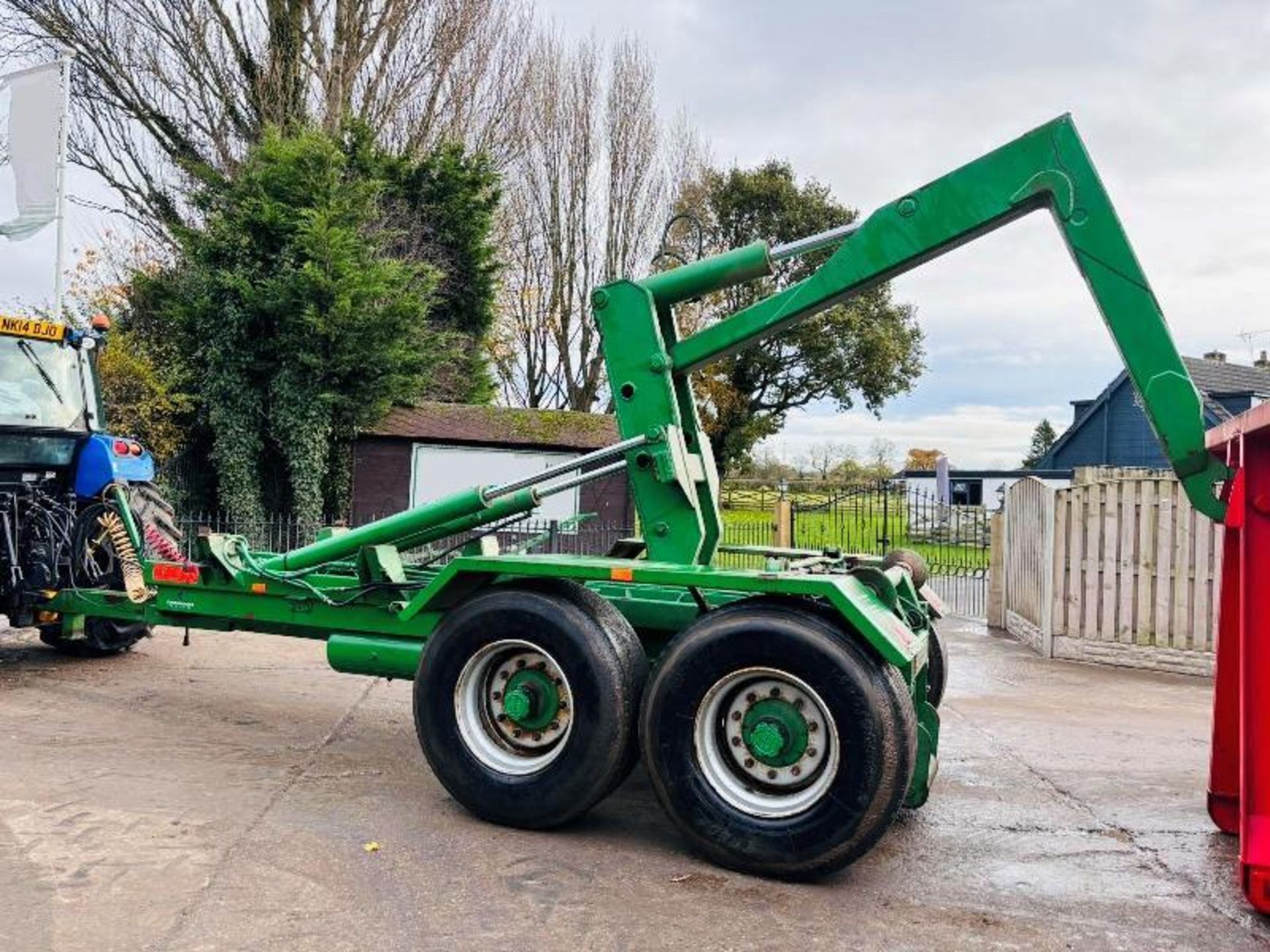 TWIN AXLE DRAW BAR HOOK LOADER ROLE ON, ROLE OFF TRAILER & SKIP - Image 13 of 14