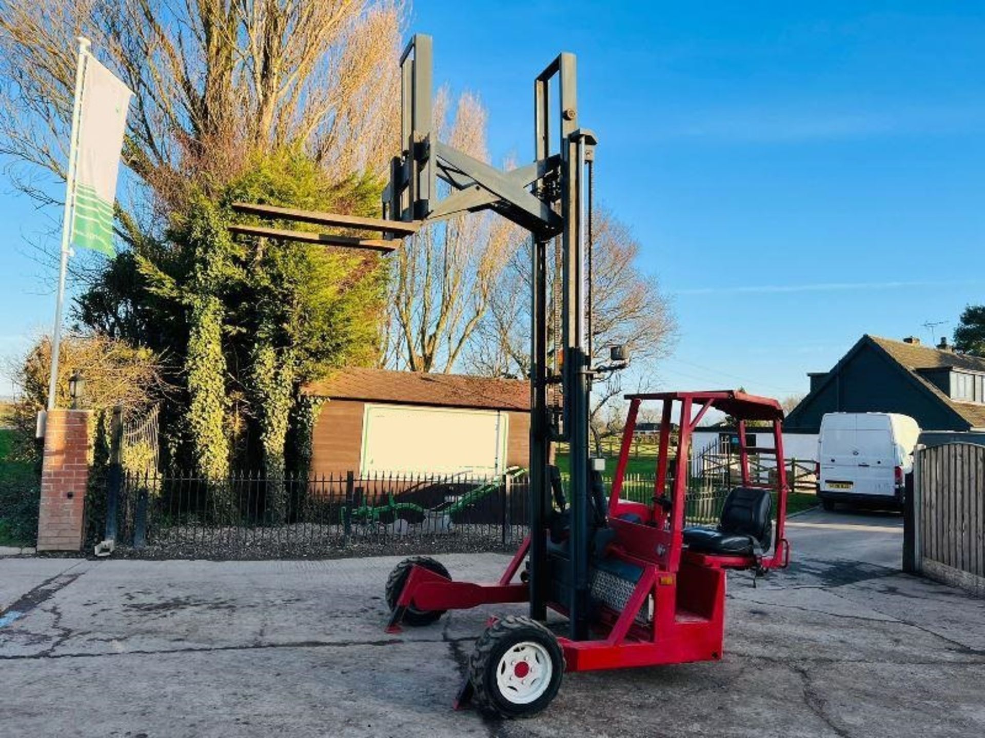 KOOIAAP FORK TRUCK C/W KUBOTA ENGINE & HYDRAULIC PUSH OUT HEAD STOCK - Image 5 of 13