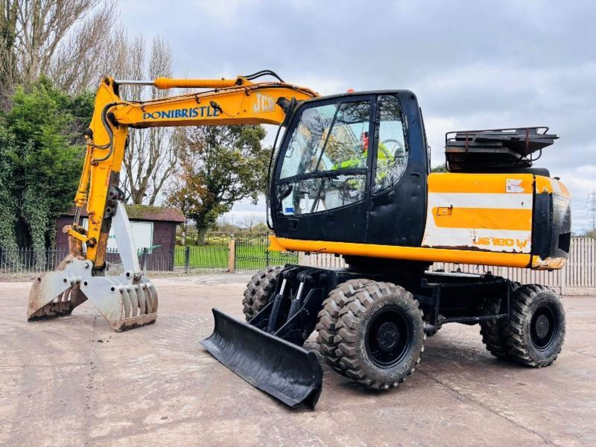 JCB JS130W WHEELED EXCAVATOR C/W GRAB & BLADE - Image 4 of 18