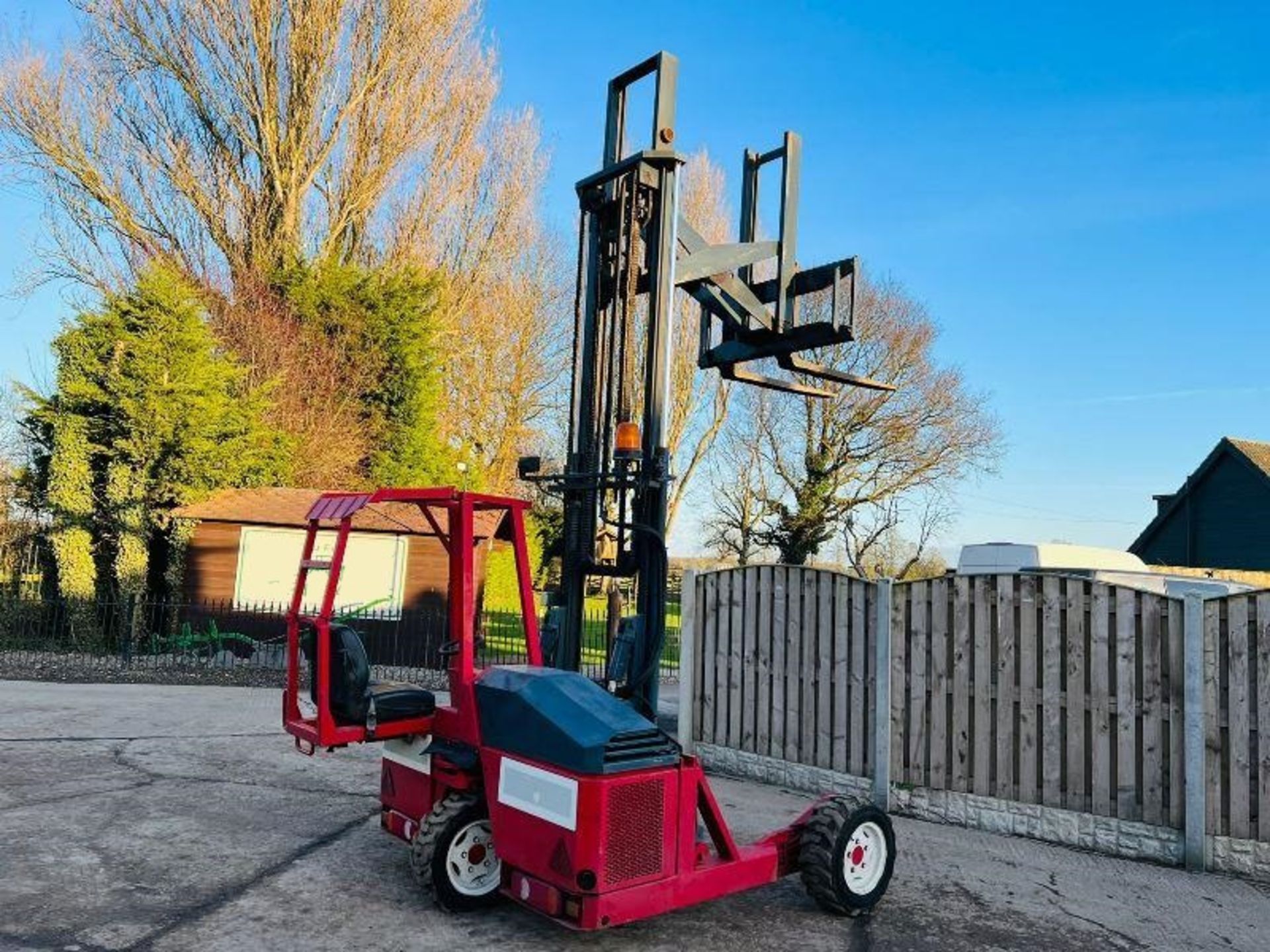 KOOIAAP FORK TRUCK C/W KUBOTA ENGINE & HYDRAULIC PUSH OUT HEAD STOCK - Image 8 of 13