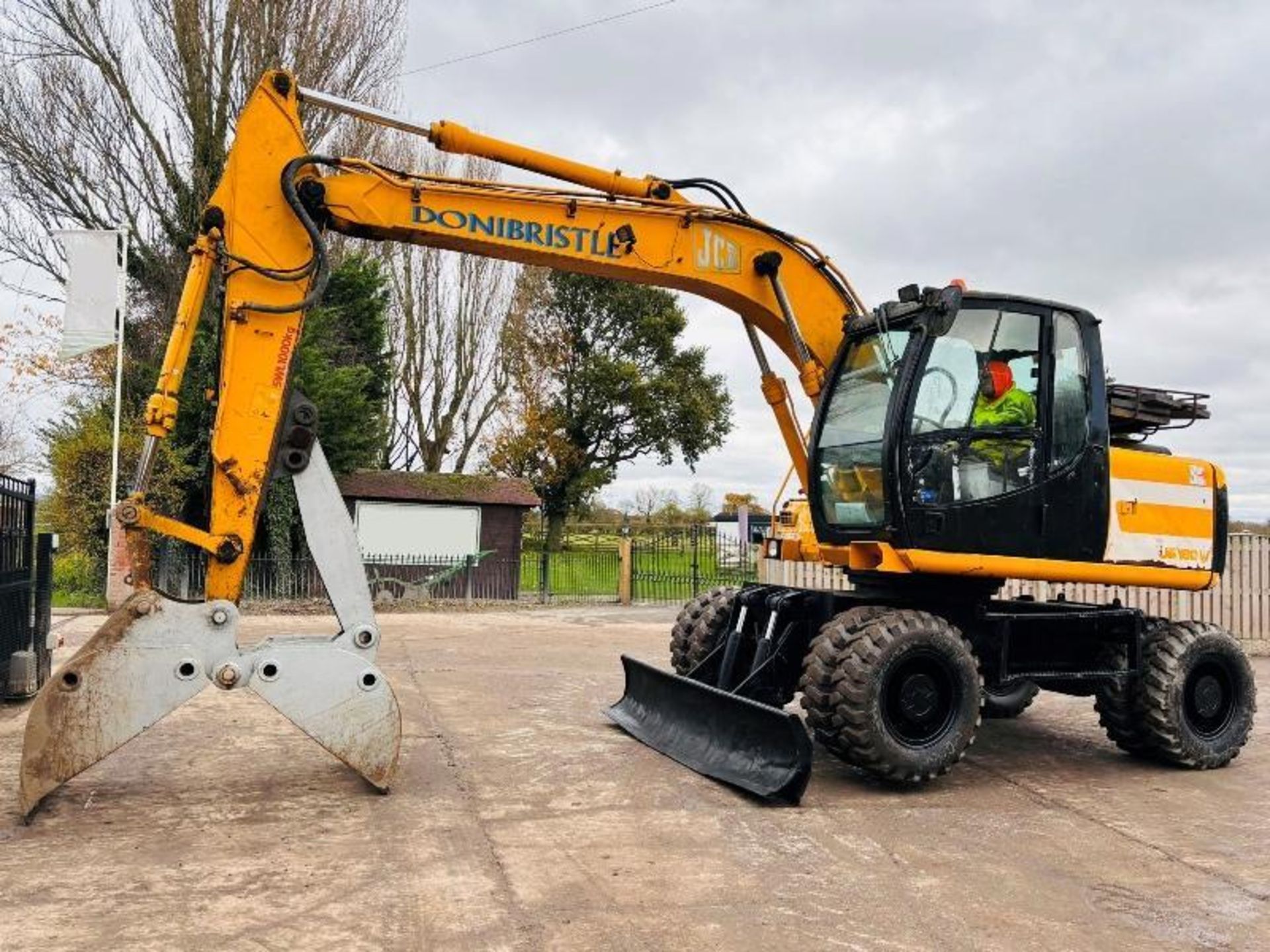 JCB JS130W WHEELED EXCAVATOR C/W GRAB & BLADE