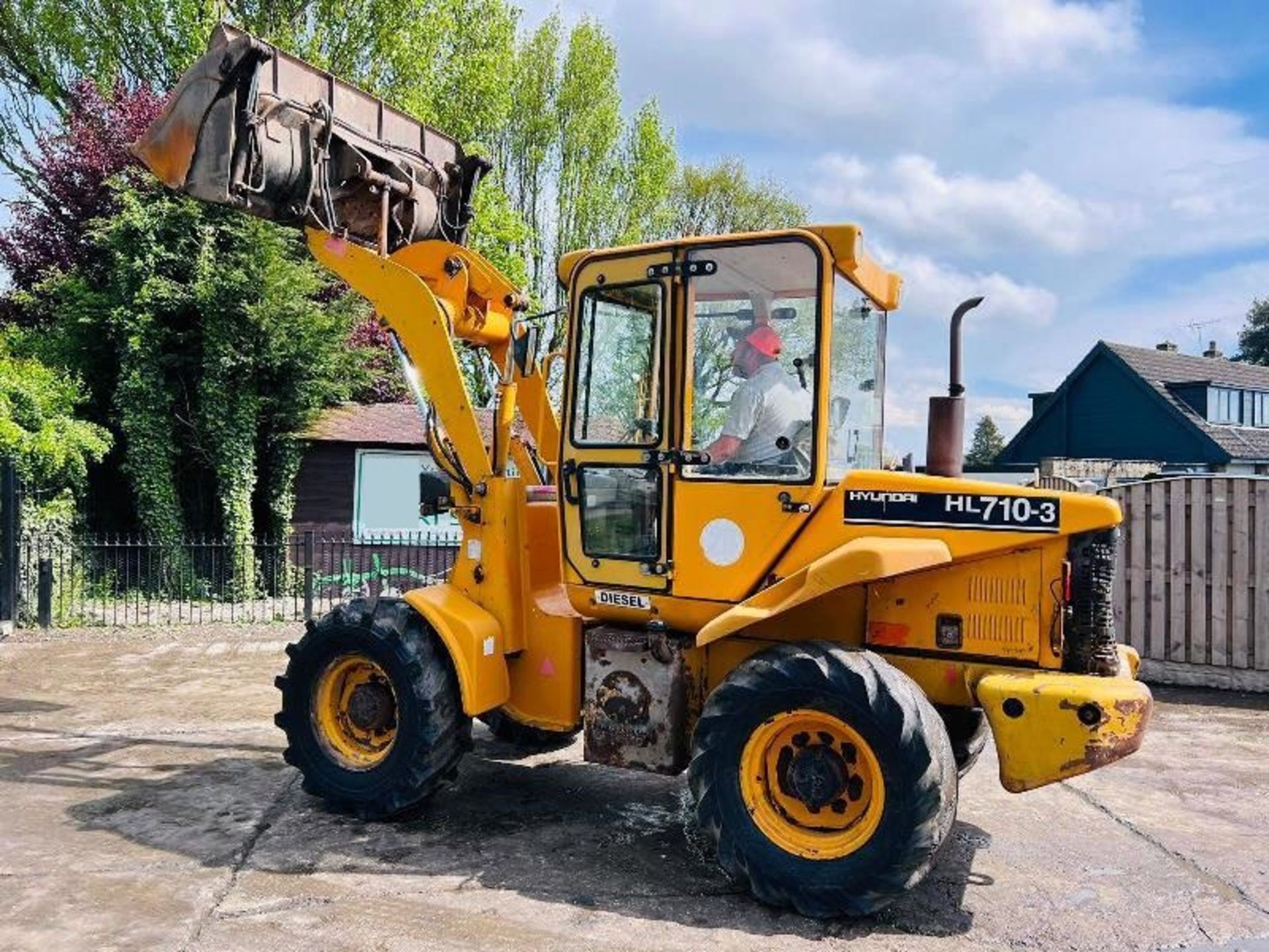 HYUNDIA HL710-3 4WD LOADING SHOVEL C/W THREE IN ONE BUCKET - Image 6 of 15