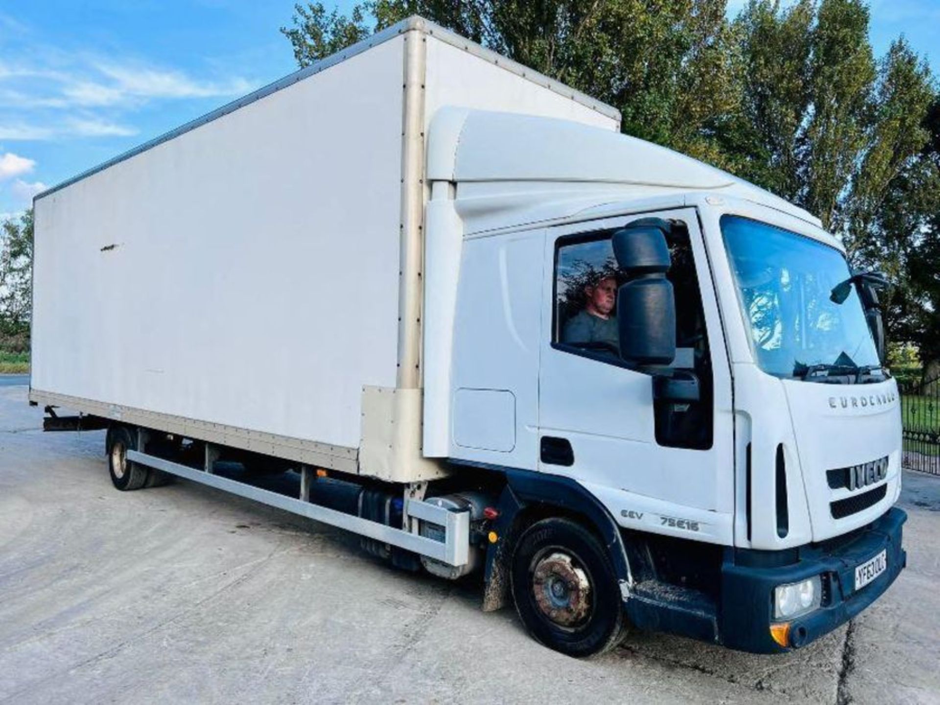 IVECO EUROCARGO 7.5 TON BOX TRUCK *YEAR 2013* C/W REVERSE CAMERA - Image 9 of 15