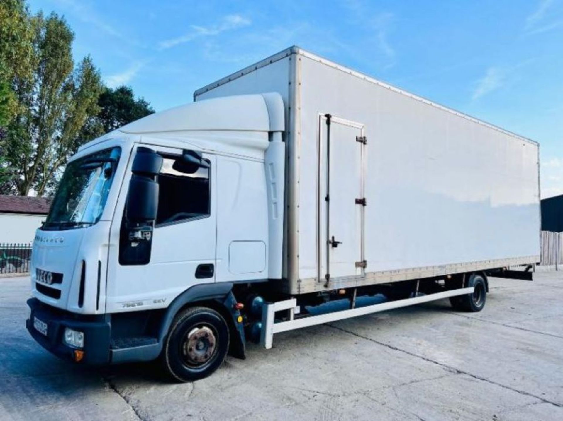 IVECO EUROCARGO 7.5 TON BOX TRUCK *YEAR 2013* C/W REVERSE CAMERA - Image 12 of 15