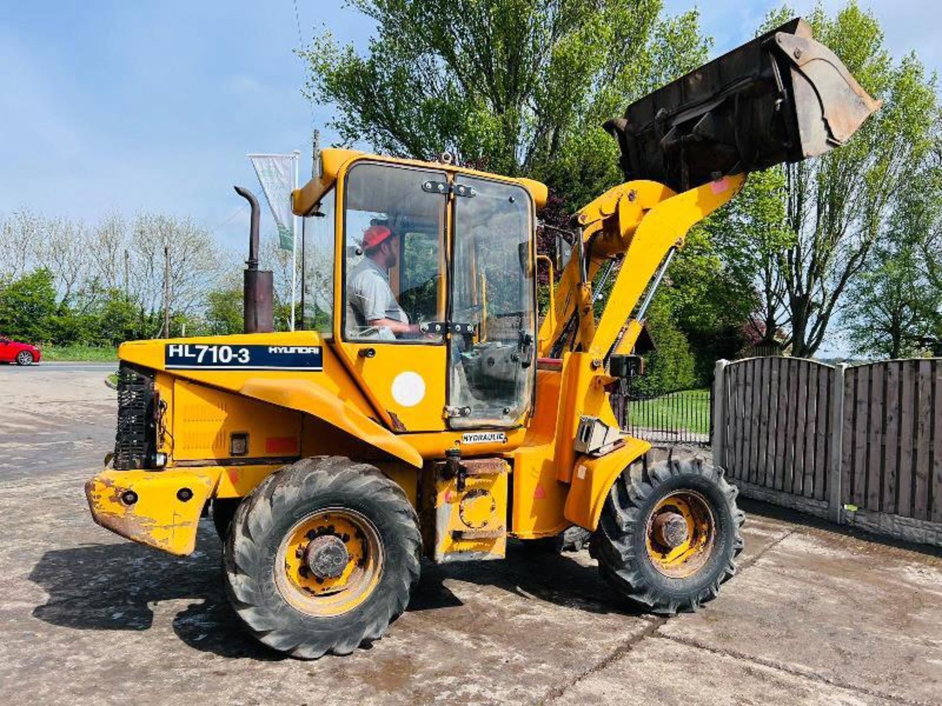 HYUNDIA HL710-3 4WD LOADING SHOVEL C/W THREE IN ONE BUCKET - Image 5 of 15