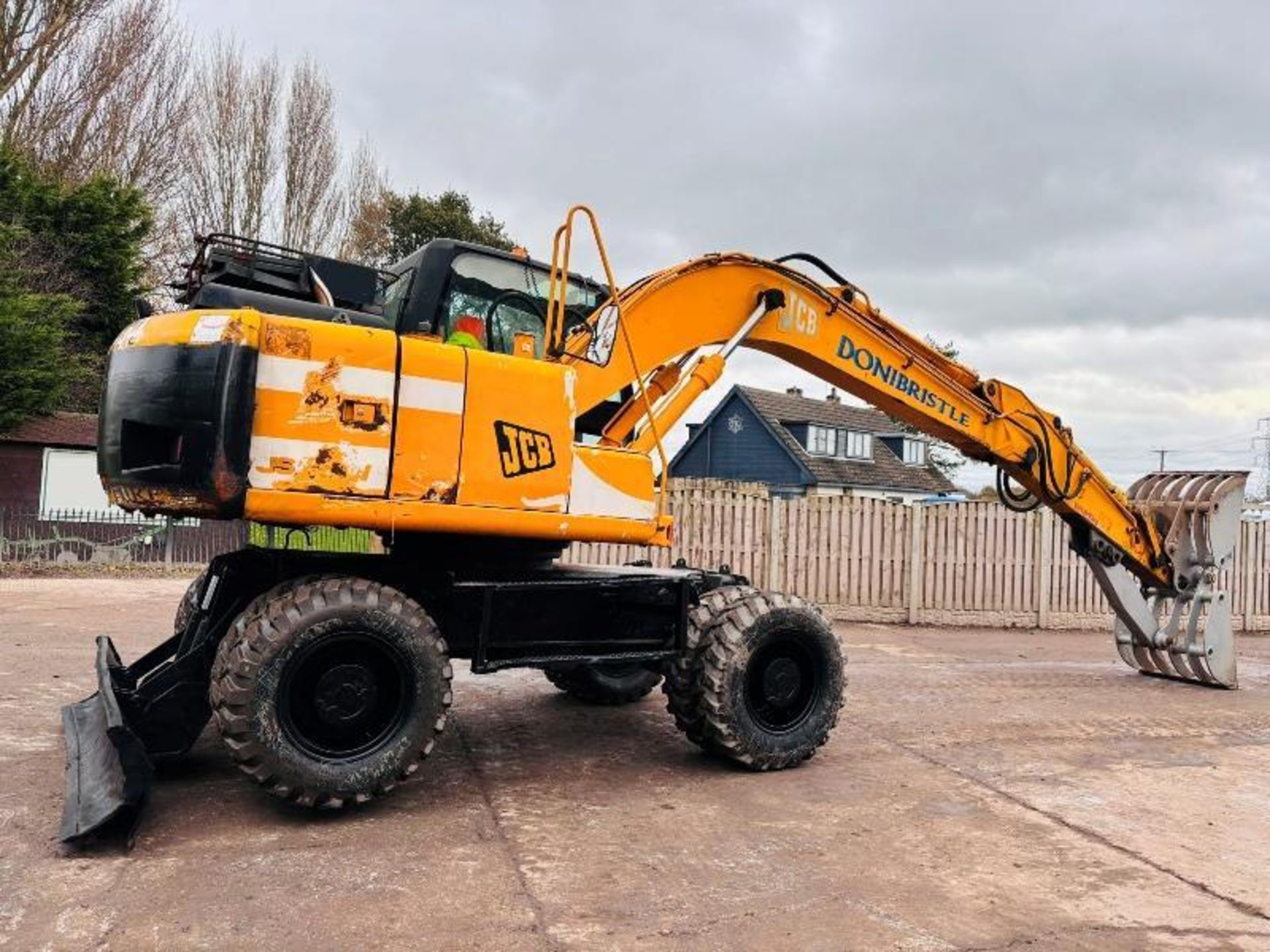 JCB JS130W WHEELED EXCAVATOR C/W GRAB & BLADE - Image 16 of 18