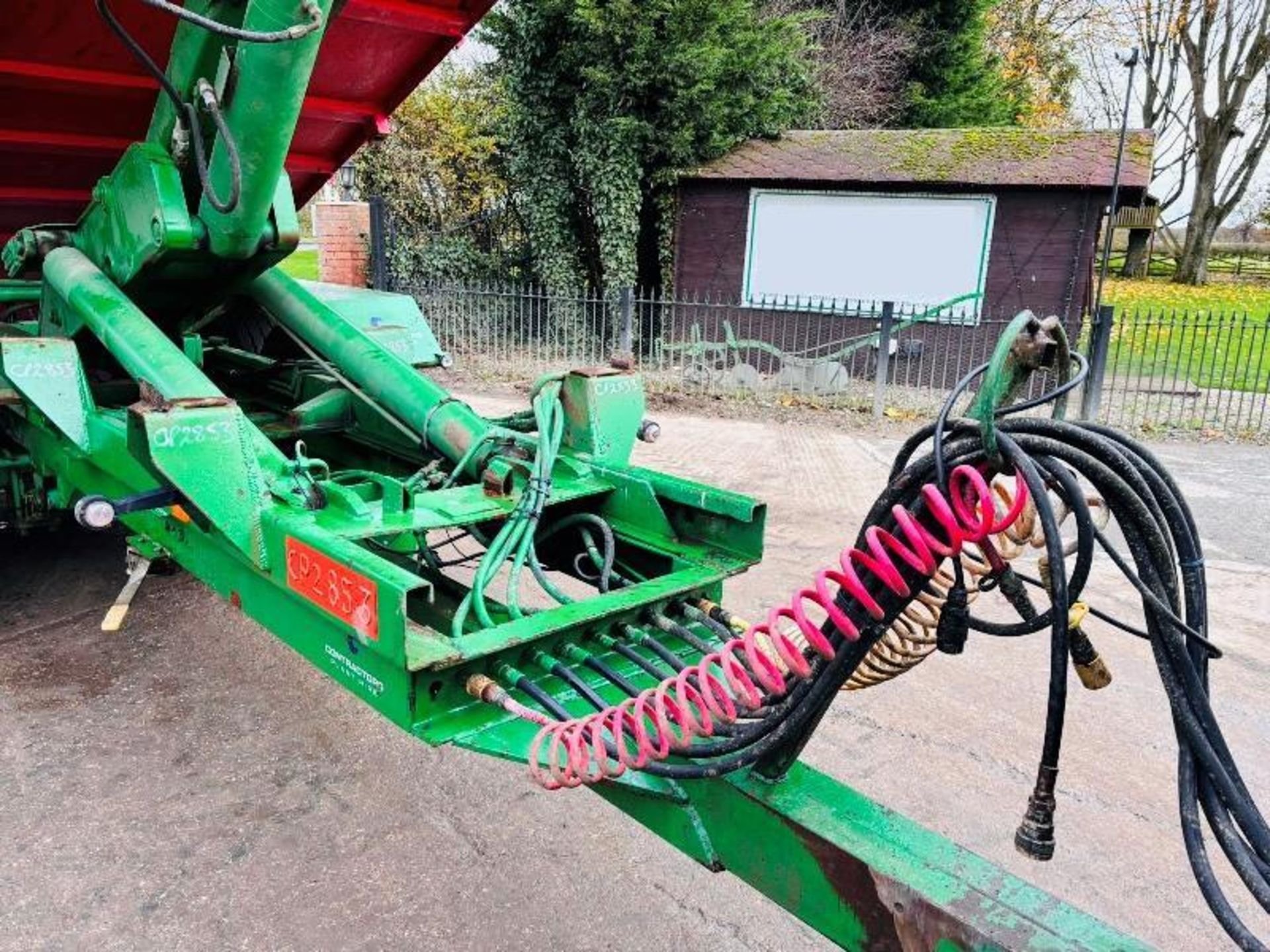 TWIN AXLE DRAW BAR HOOK LOADER ROLE ON, ROLE OFF TRAILER & SKIP - Image 3 of 14