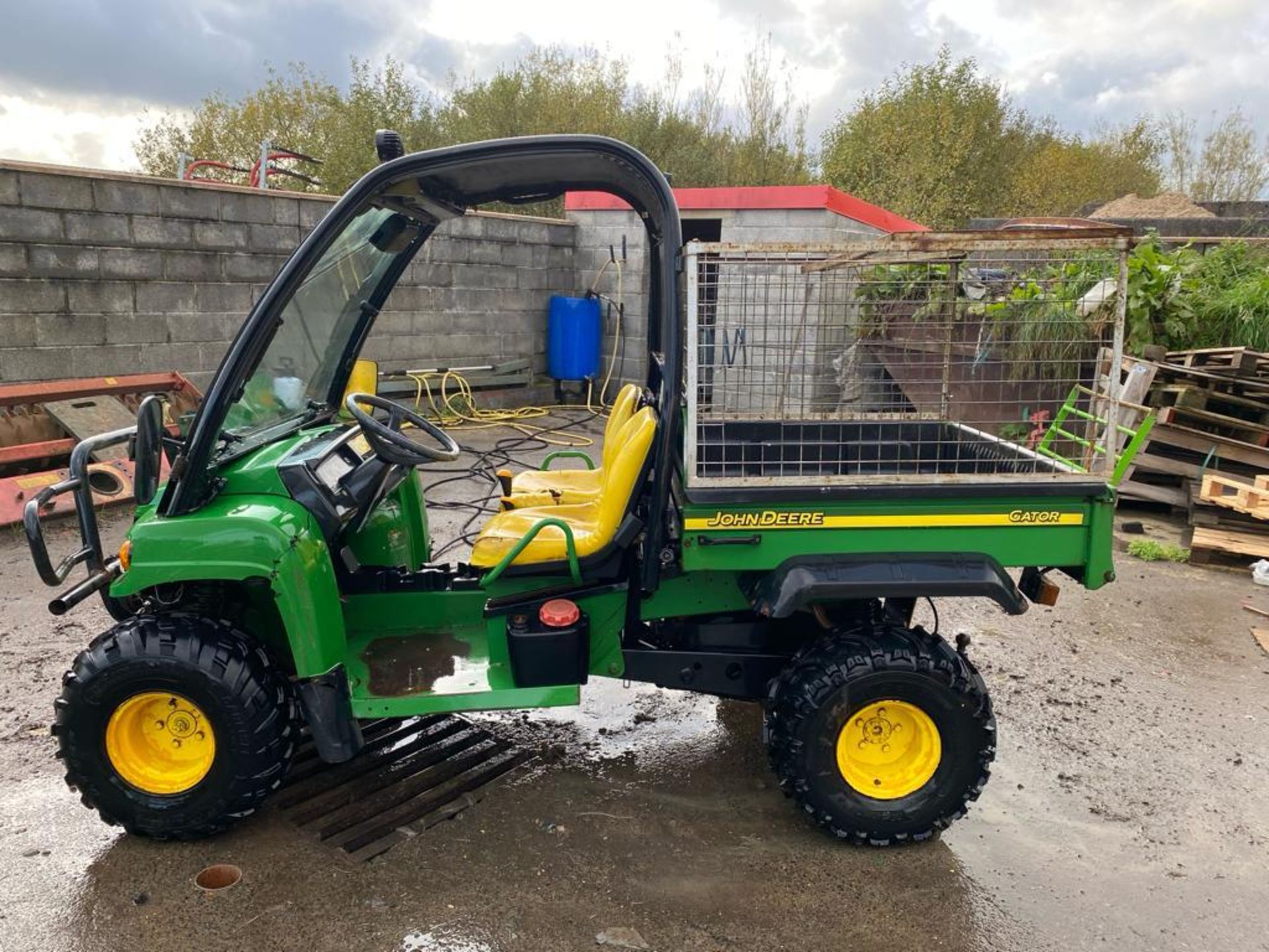 2007 JOHN DEERE GATOR - DIESEL - ROAD REGISTERED - Image 4 of 6