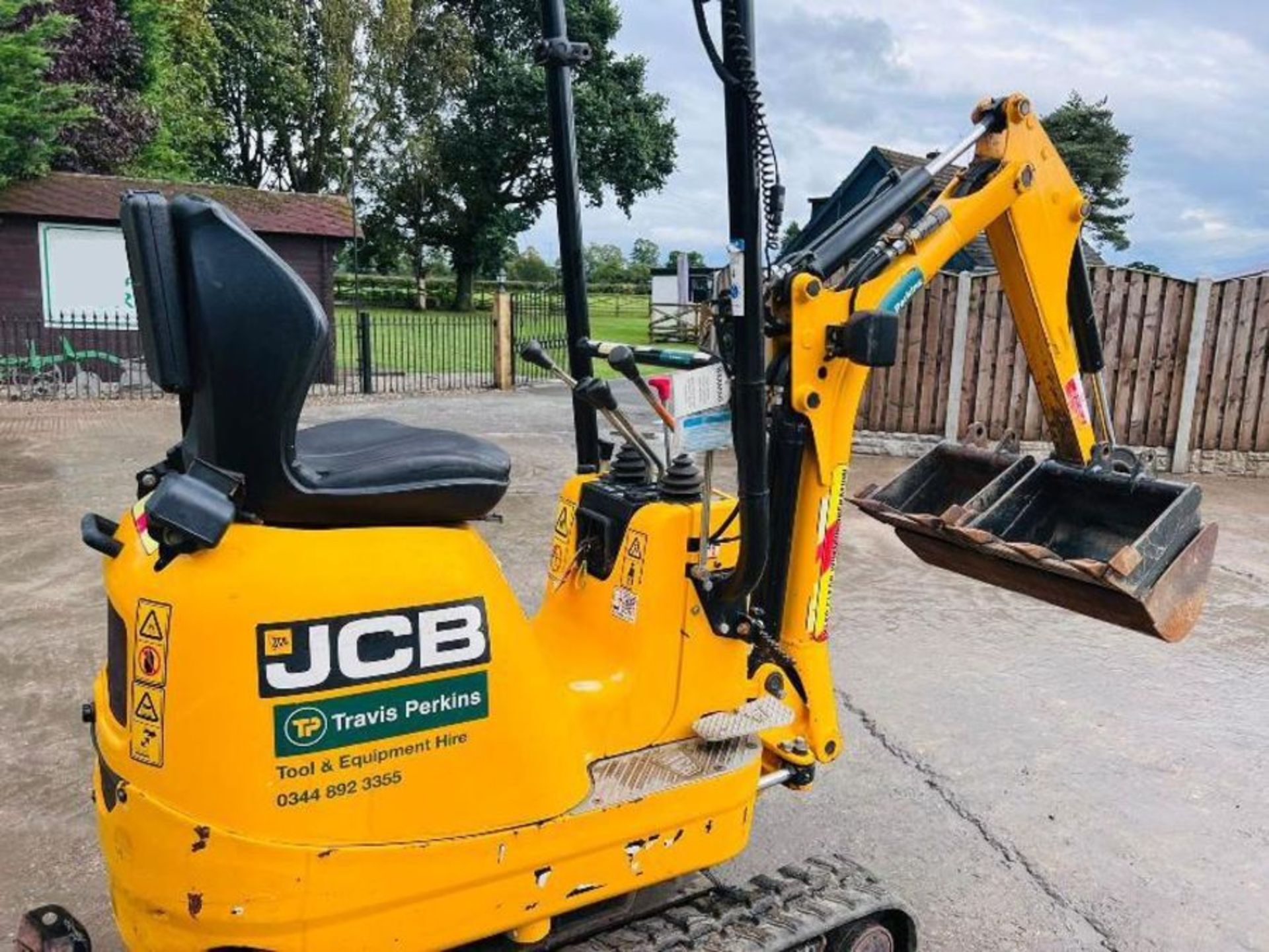 JCB MICRO DIGGER *YEAR 2019, ONLY 338 HOURS* C/W EXPANDING TRACKS - Image 13 of 16