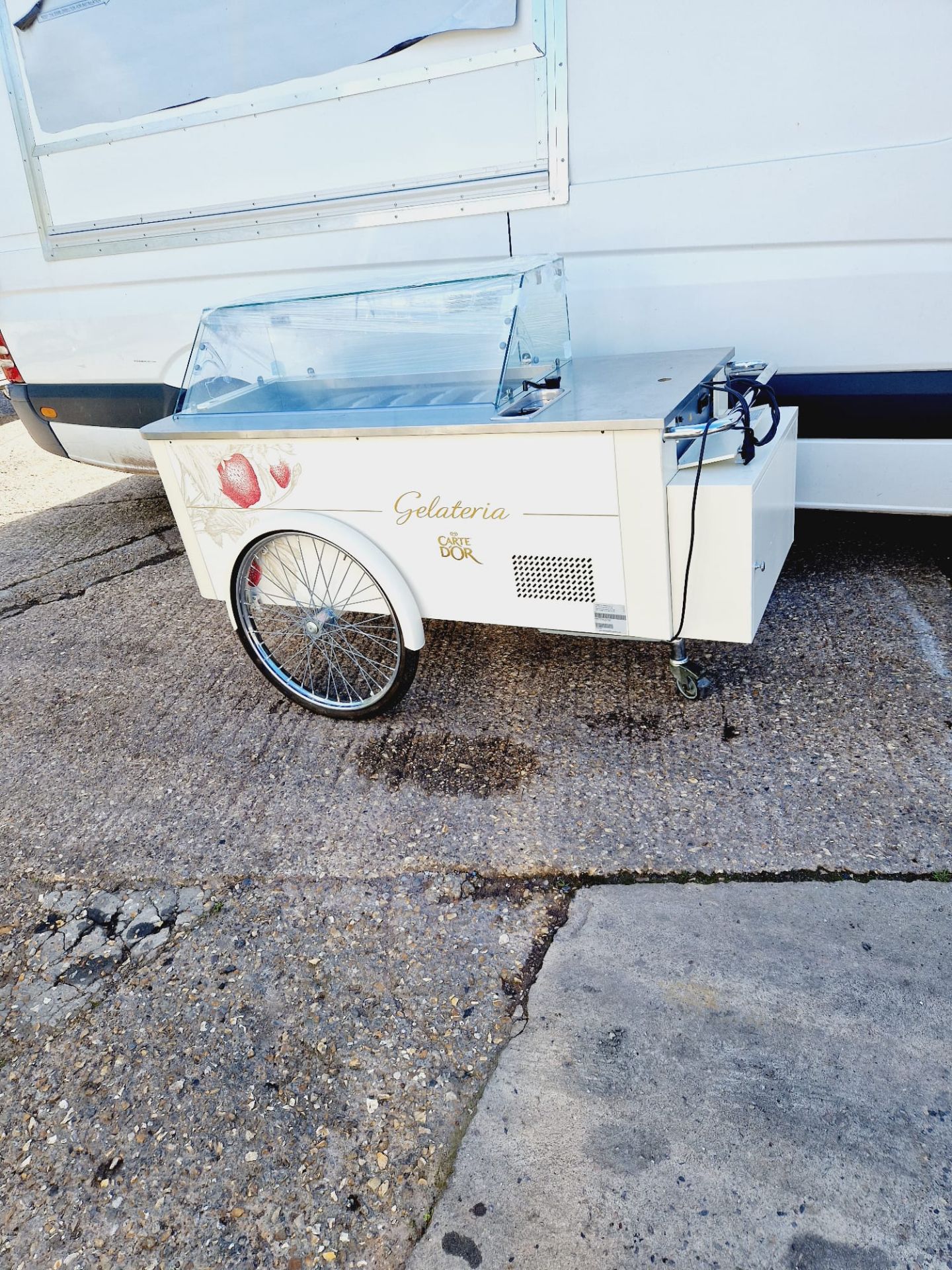 ICE CREAM CART FULLY WORKING - 13 AMP PLUG