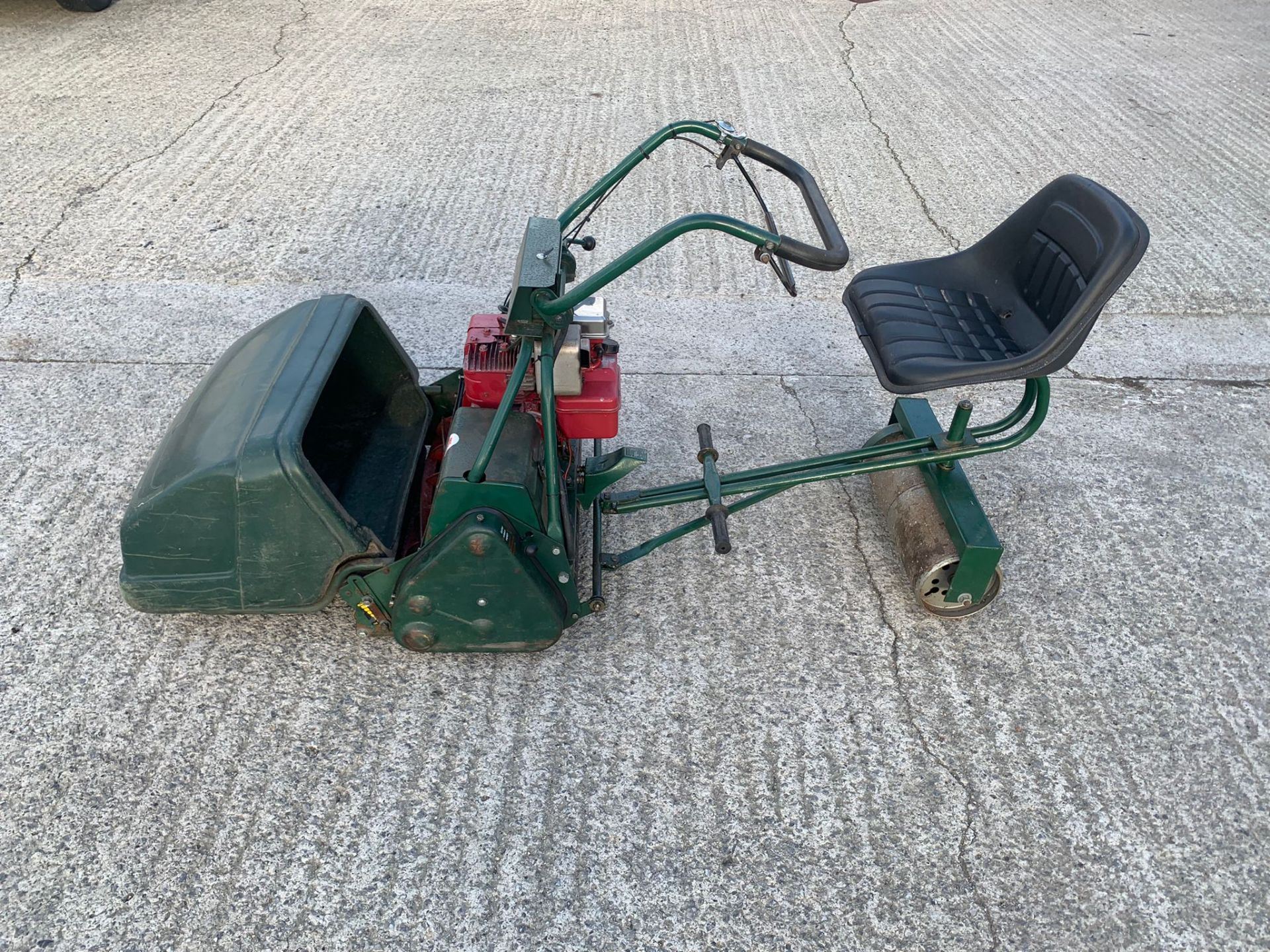 ATCO ROYALE B24R RIDE ON MOWER - Bild 2 aus 3