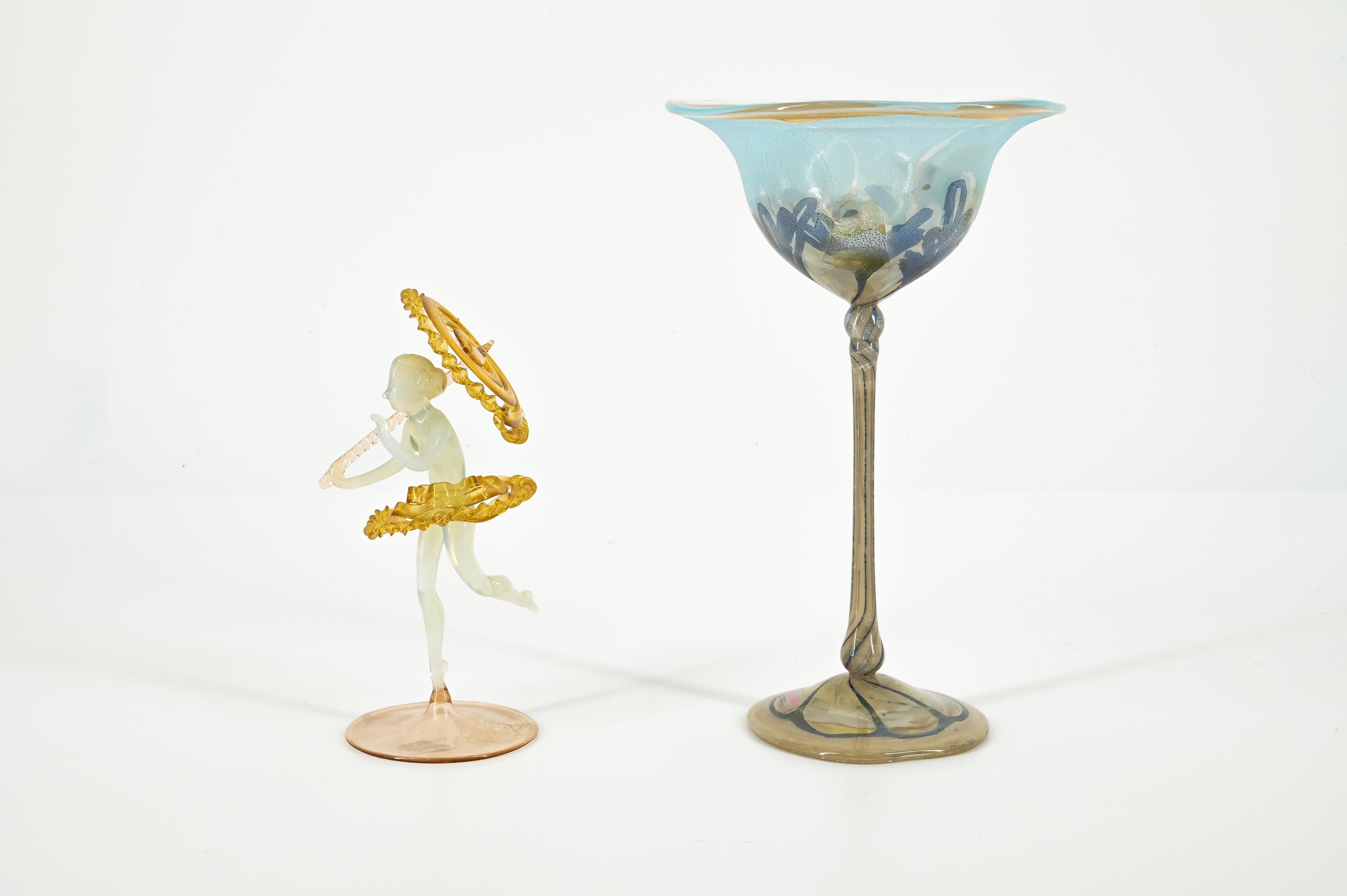 Frauenfigur mit Schirm, Stengelglas, zwei Karaffen - Image 16 of 20
