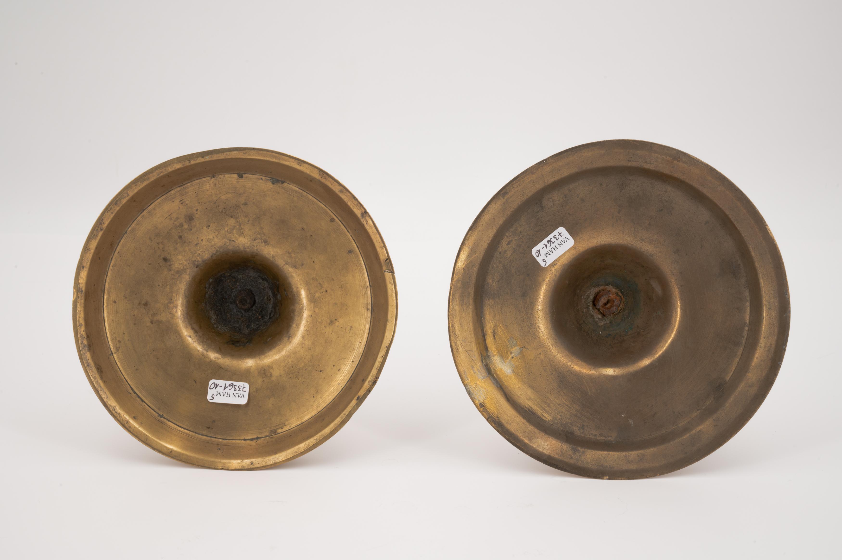 Drei Glockenfußleuchter und zwei Spulenleuchter - Image 4 of 7