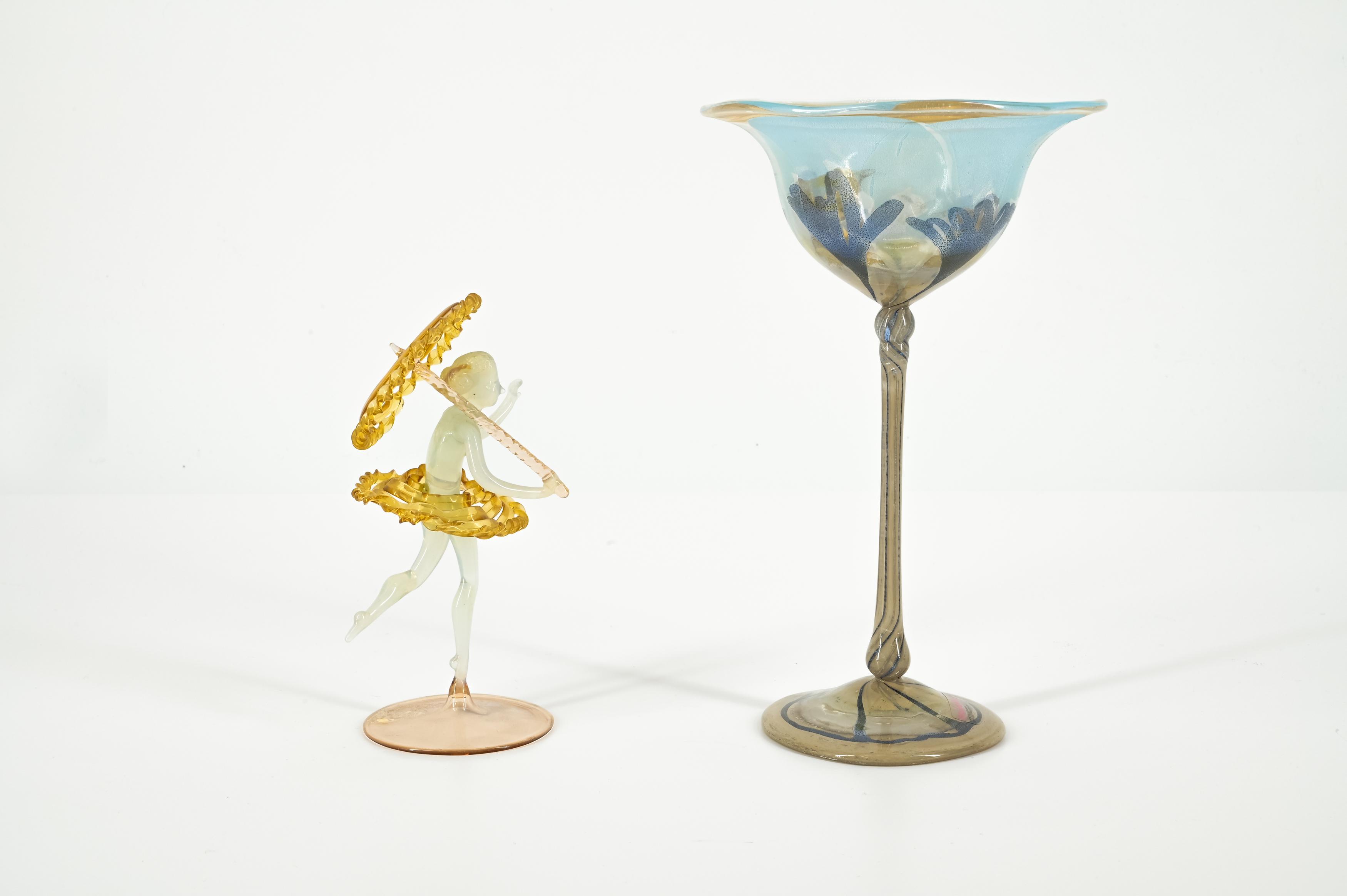 Frauenfigur mit Schirm, Stengelglas, zwei Karaffen - Image 18 of 20