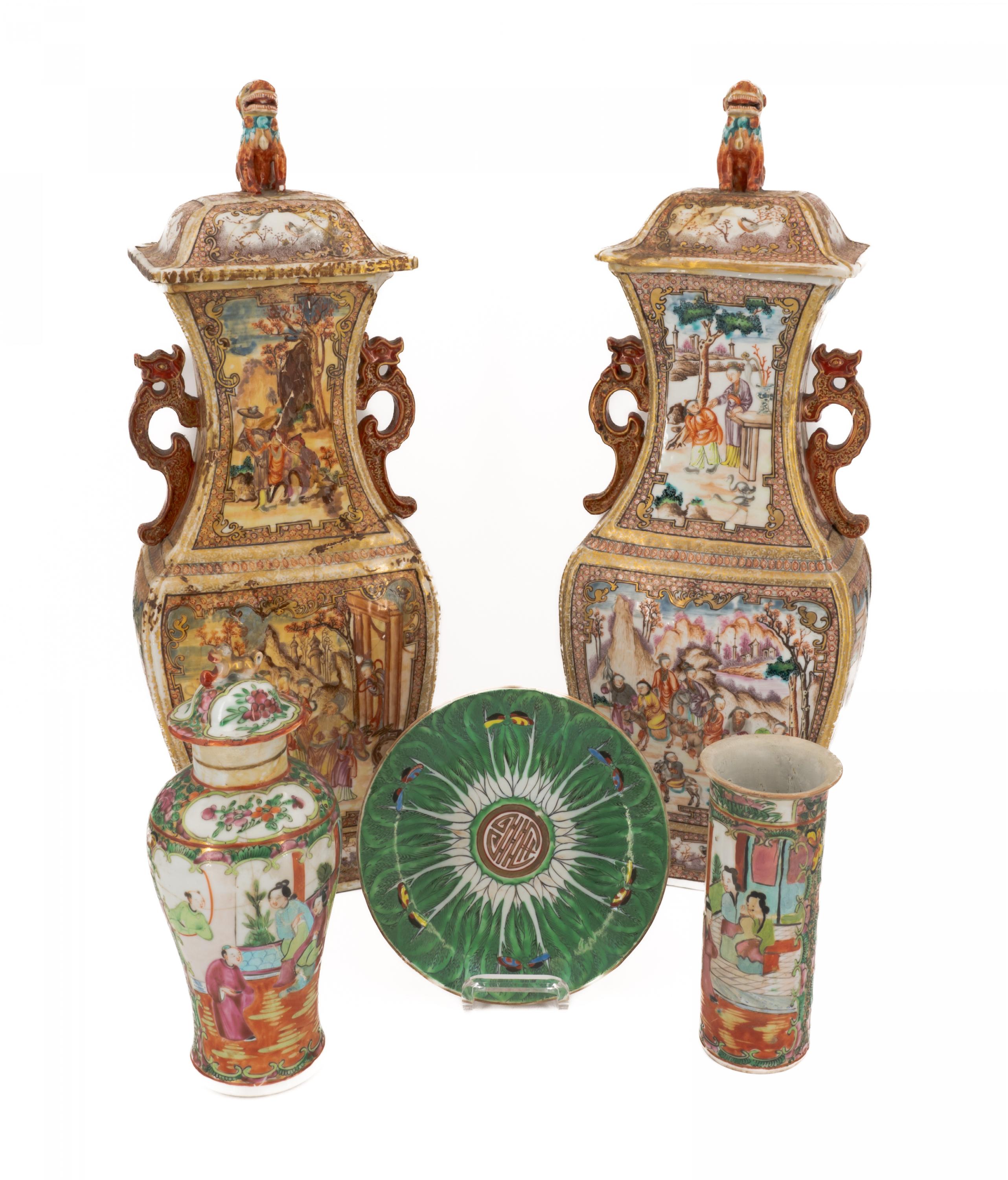 Paar Balustervasen mit Figurenzier im Kanton Stil