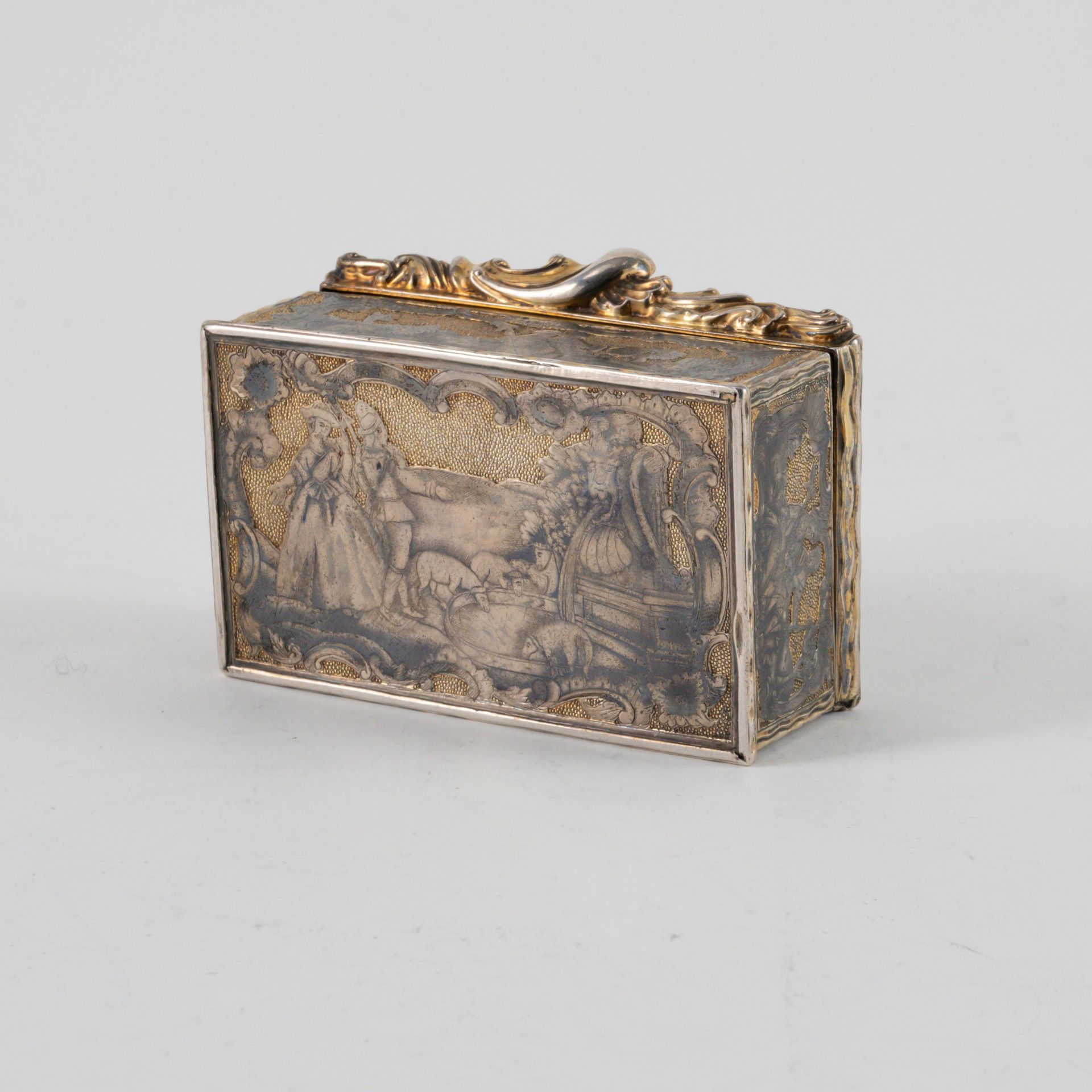 Snuff box with mythological scene & idyllic landscapes with couples - Image 7 of 7