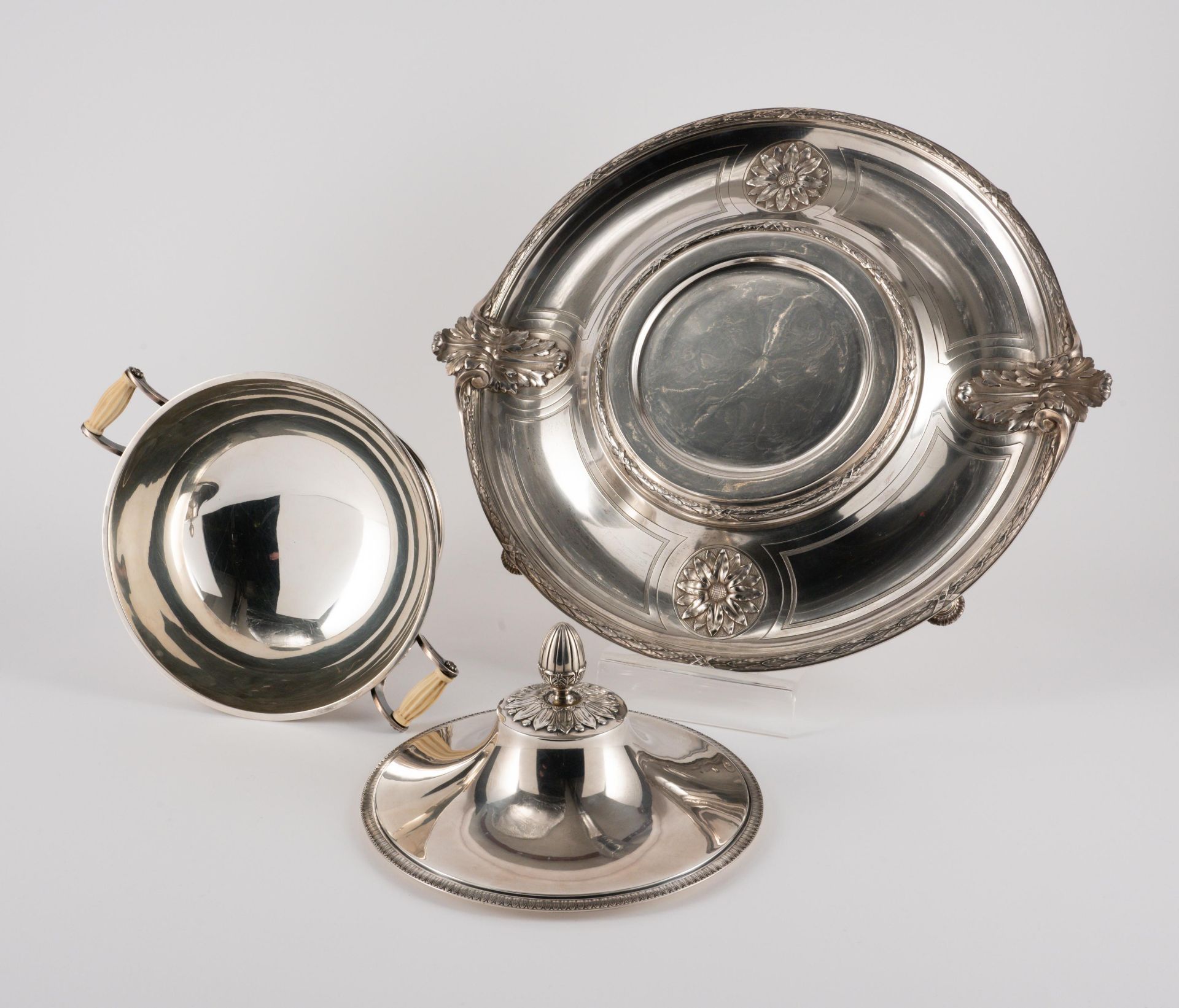 Magnificent ensemble of a tureen and a large presentoir - Image 5 of 7