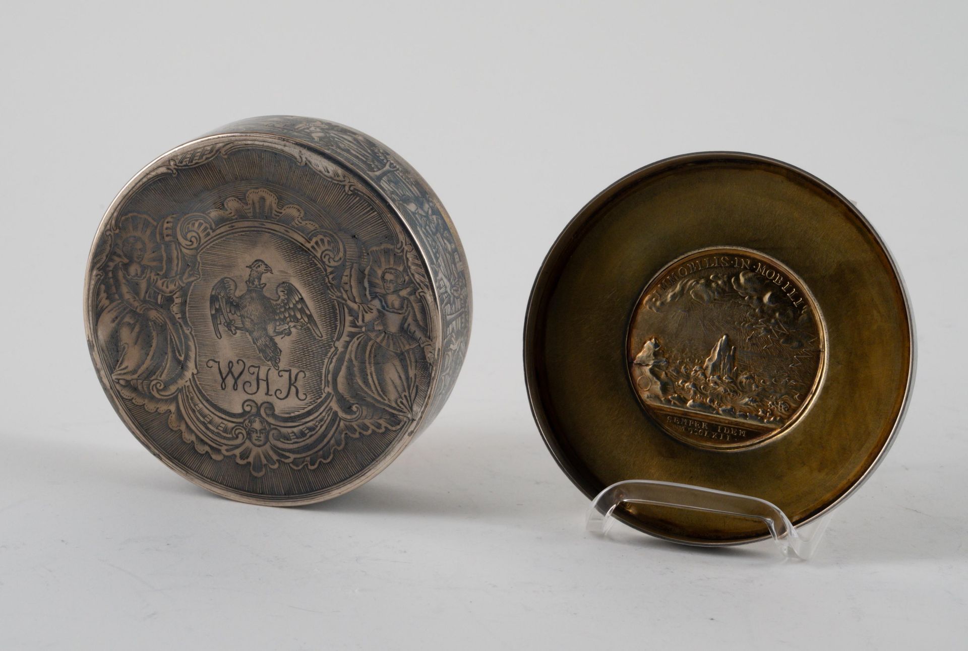 Large Round Snuff Box with Medal of the Imperial Chancellor Alexei Petrovich Count Bestushev-Ryumin - Image 6 of 6