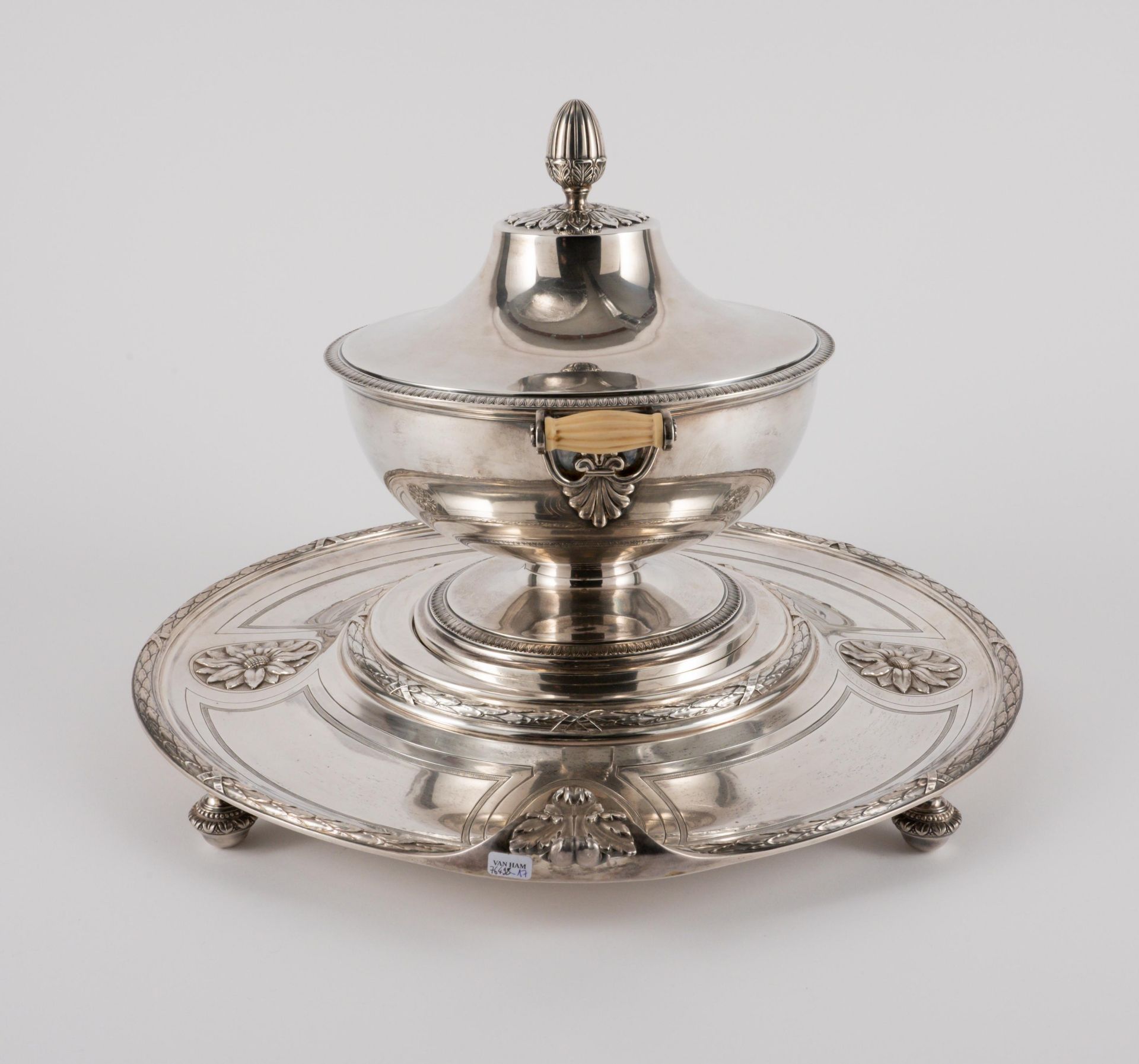 Magnificent ensemble of a tureen and a large presentoir - Image 4 of 7