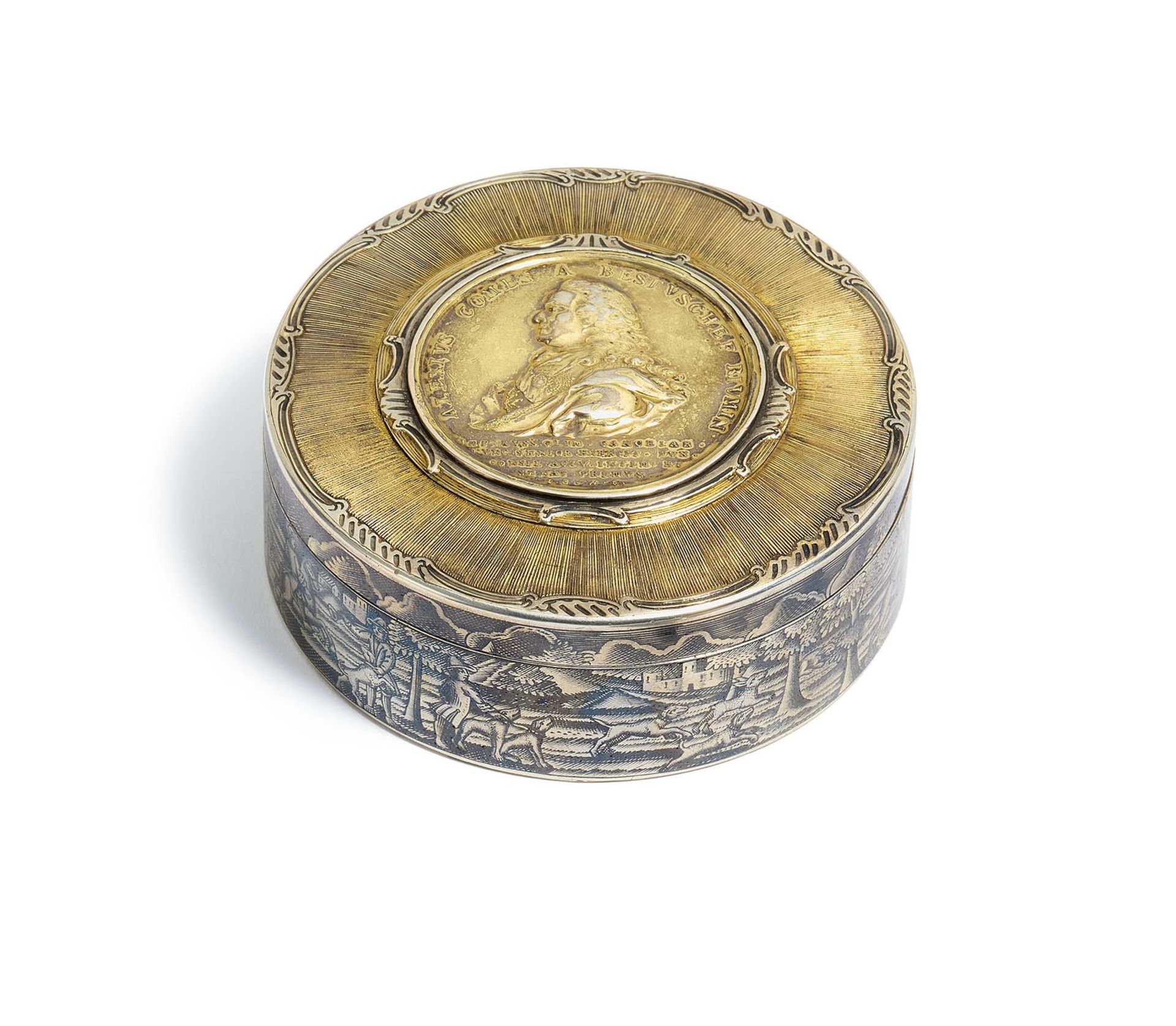 Large Round Snuff Box with Medal of the Imperial Chancellor Alexei Petrovich Count Bestushev-Ryumin