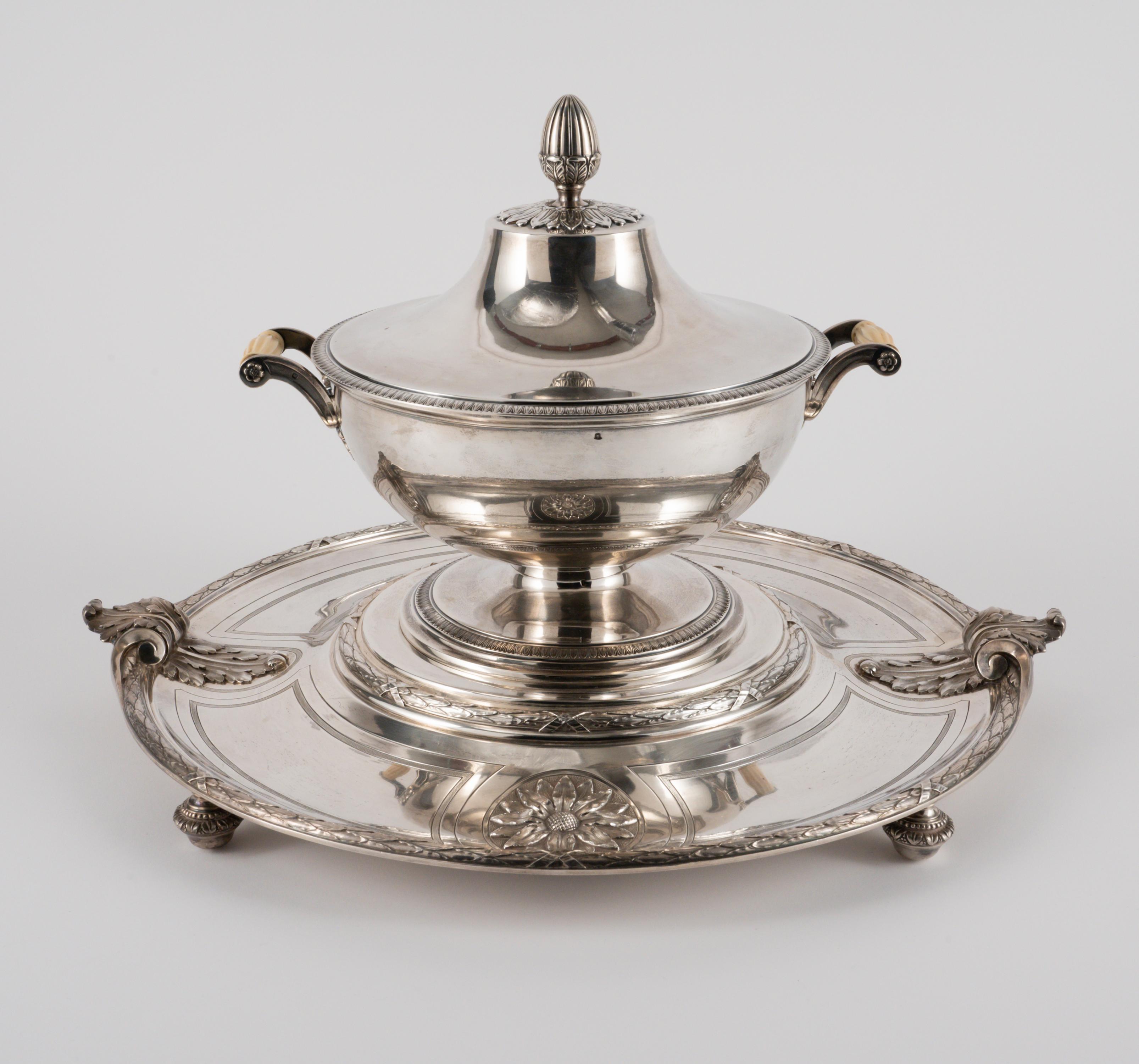 Magnificent ensemble of a tureen and a large presentoir - Image 3 of 7