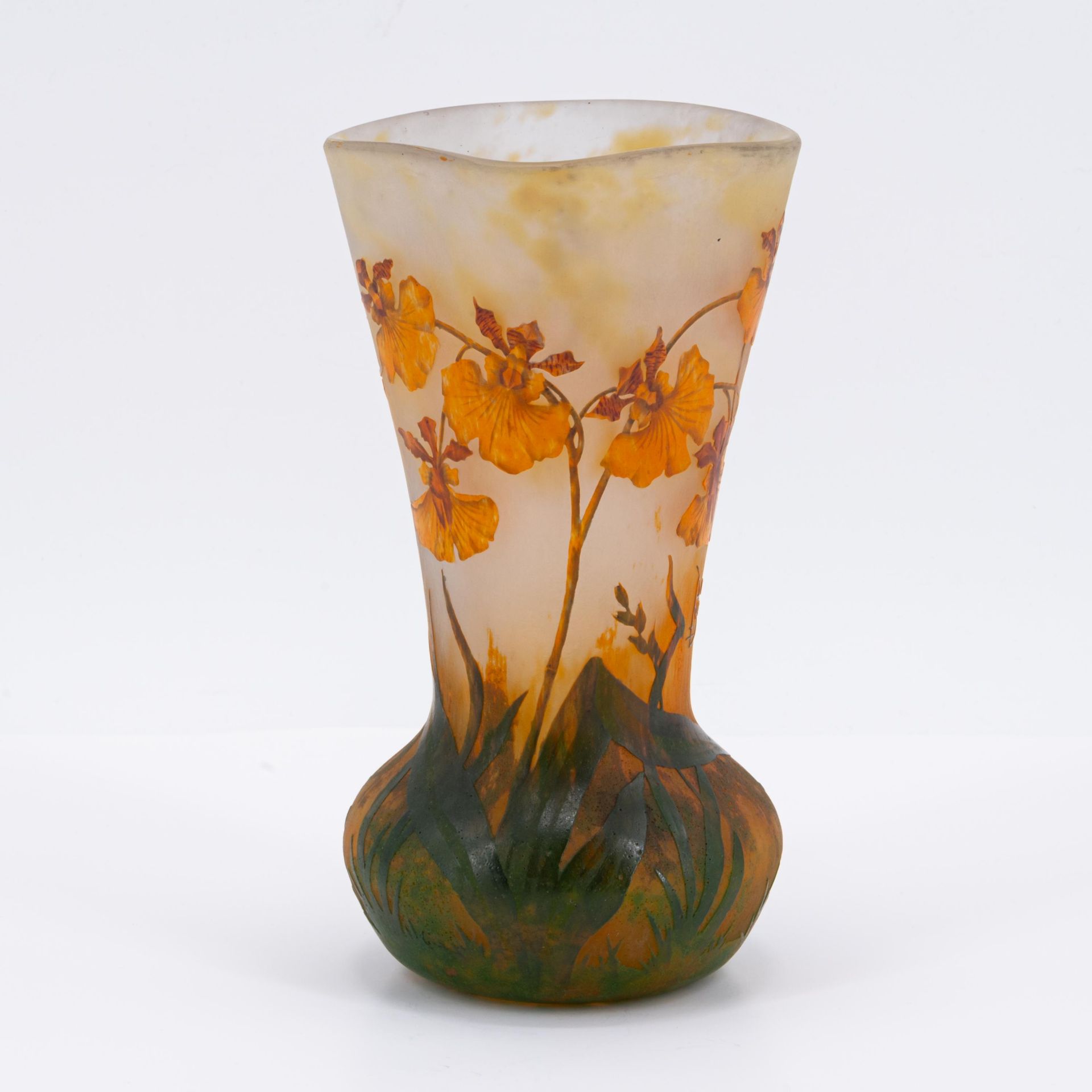 Vase with orchid decor - Image 3 of 7