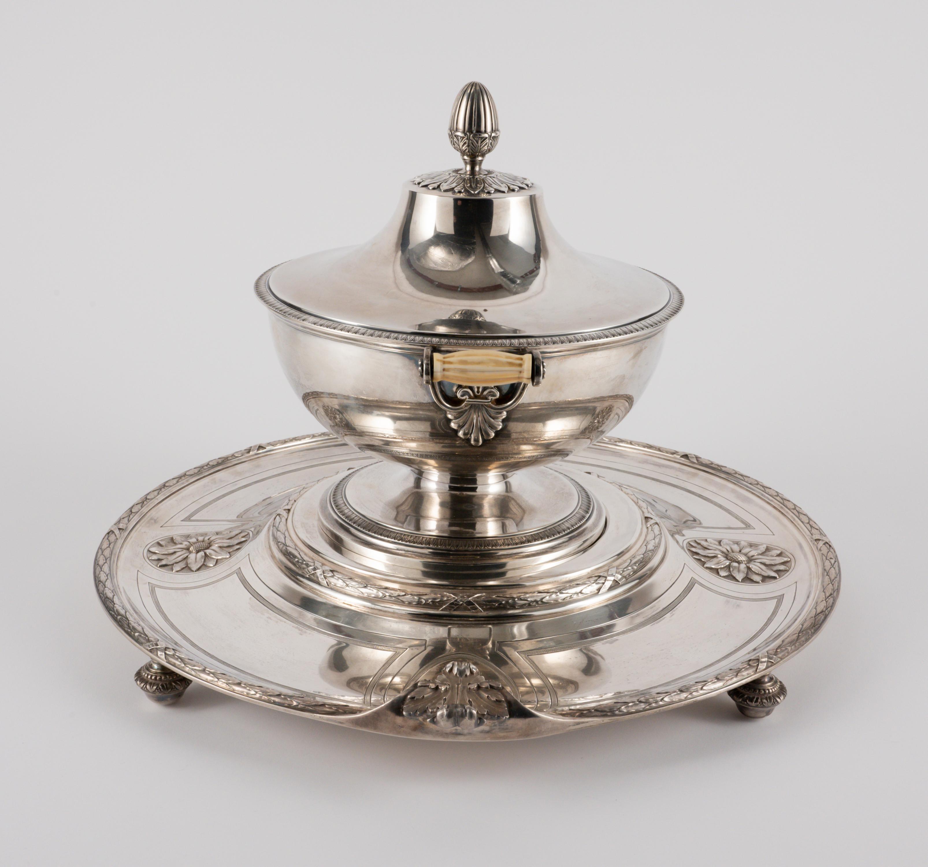 Magnificent ensemble of a tureen and a large presentoir - Image 2 of 7