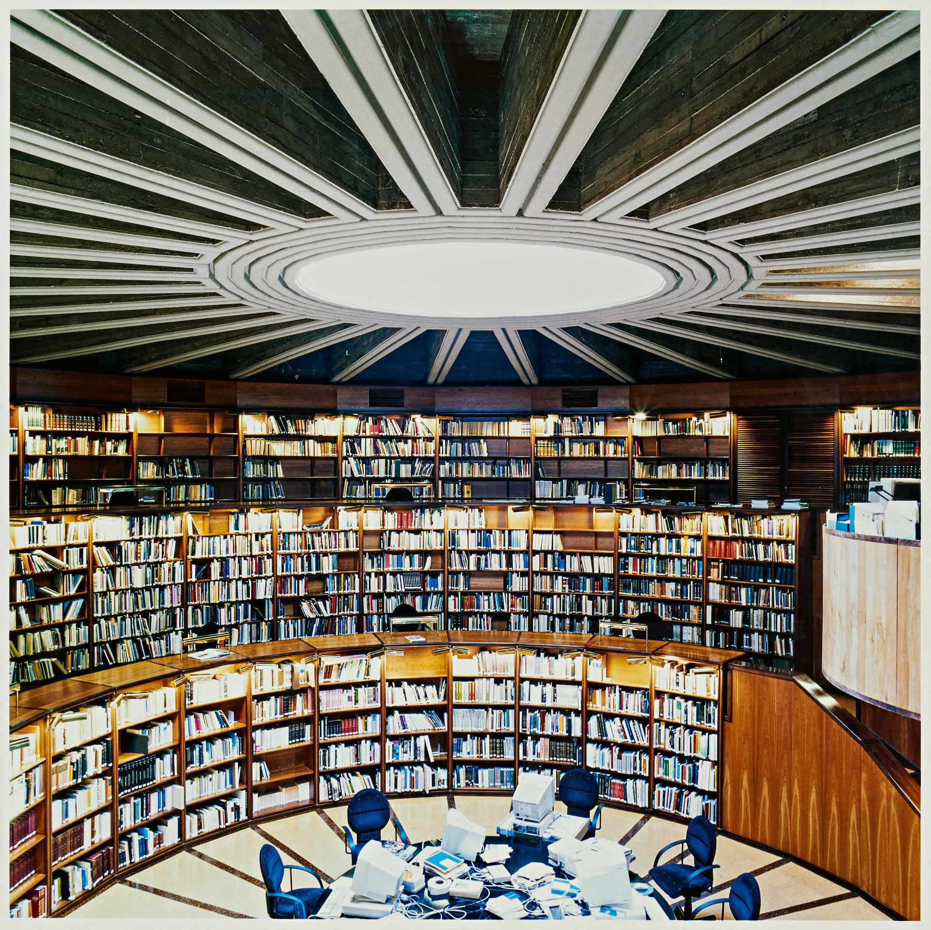 Candida Höfer: Biblioteca de Madrid I