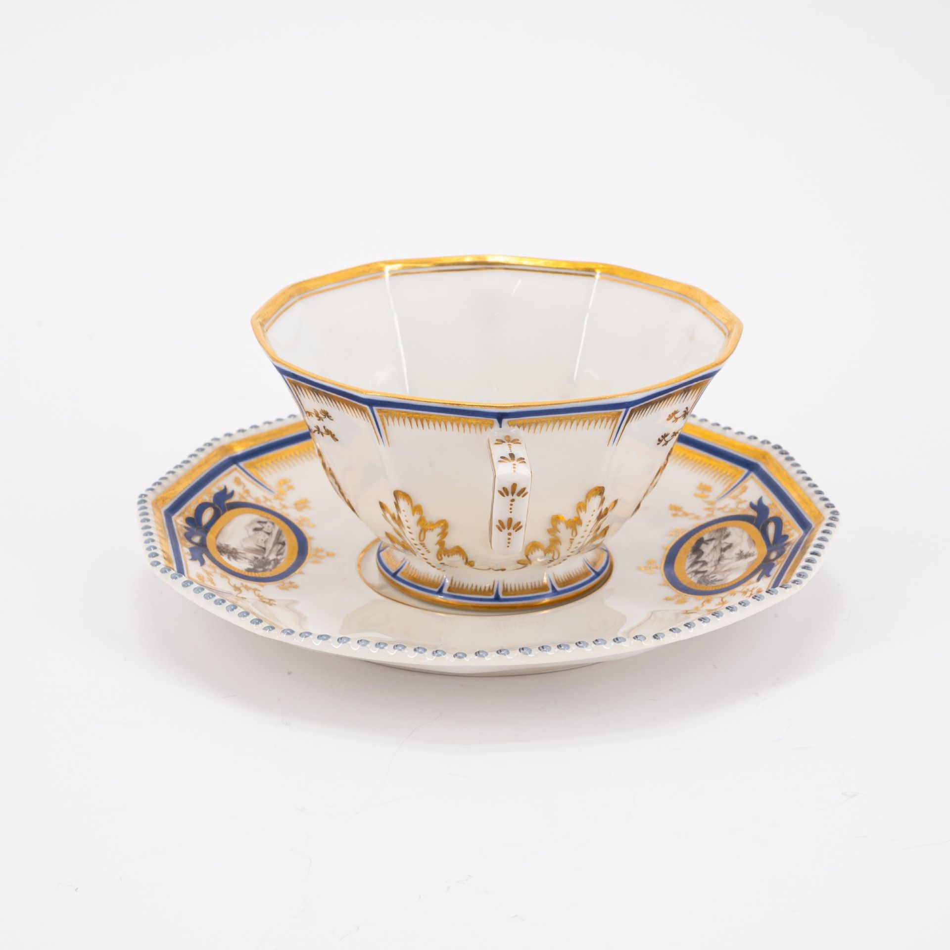 Nymphenburg: LARGE DINNER SERVICE 'ROYAL BAVARIAN' WITH 107 PIECES - Image 4 of 26
