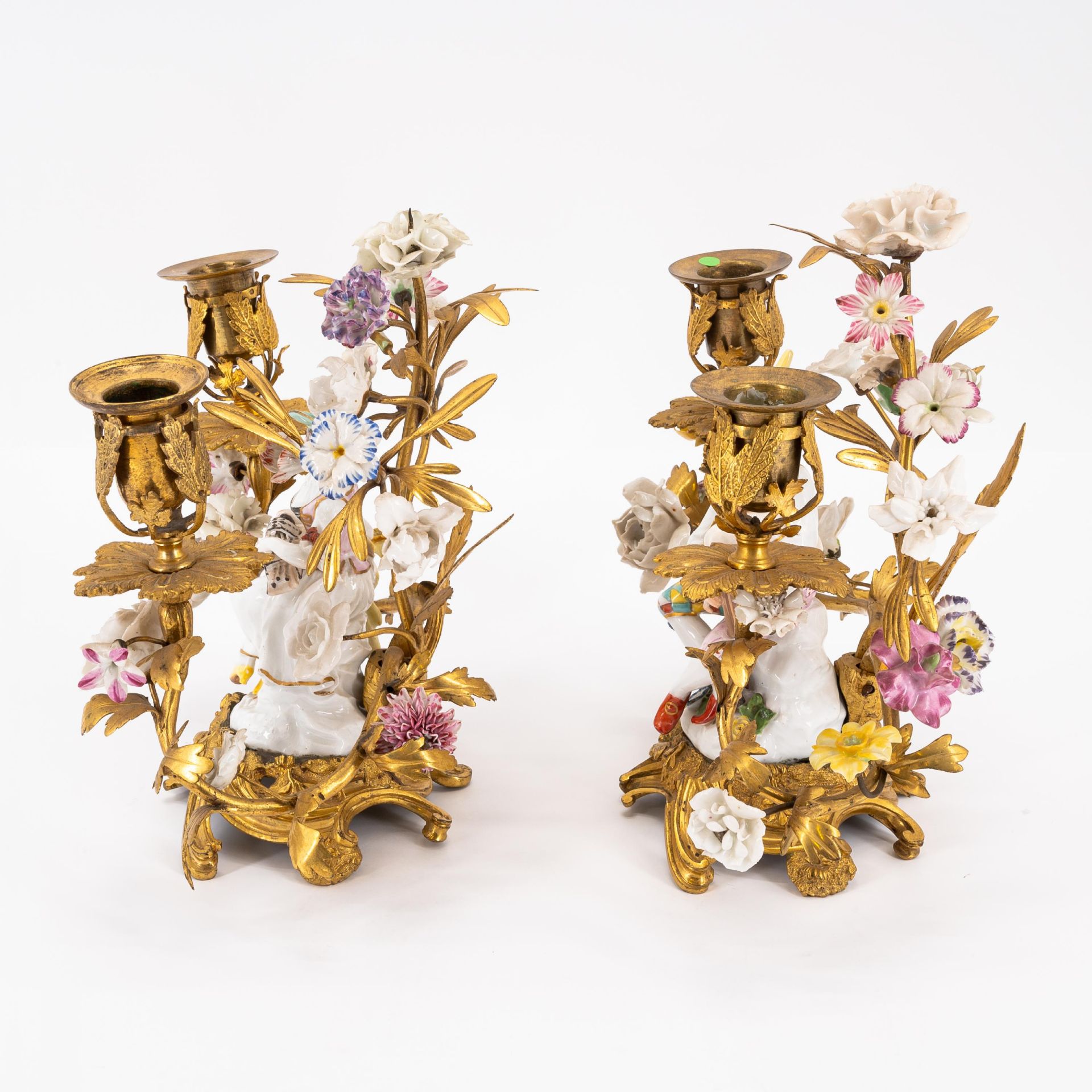 France: PAIR OF GILT BRONZE CANDELABRAS WITH TENDRIL BRANCHES AND PORCELAIN MUSICIANS - Image 2 of 5