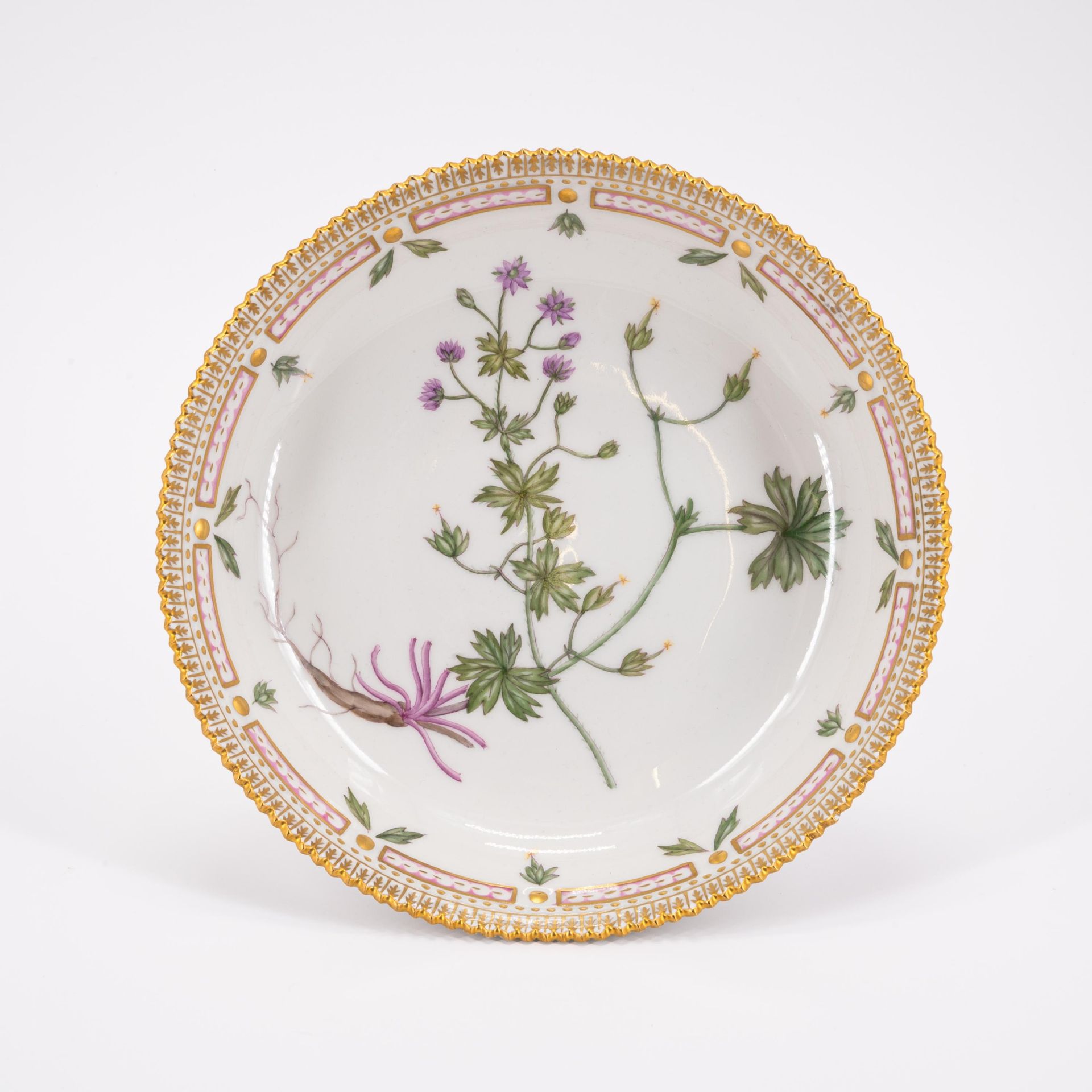 Royal Copenhagen: 95 PIECES FROM A 'FLORA DANICA' DINING SERVICE - Image 11 of 26