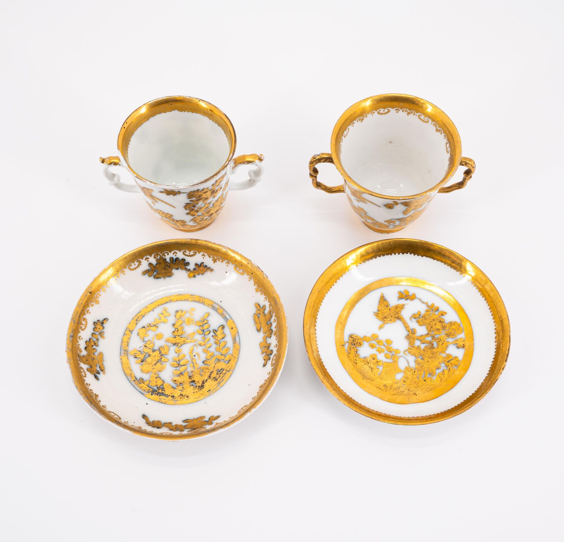 Meissen: TWO PORCELAIN BEAKERS WITH DOUBLE HANDLE WITH SAUCERS AND DECORATED-OVER THREE FRIENDS DECO - Image 5 of 6