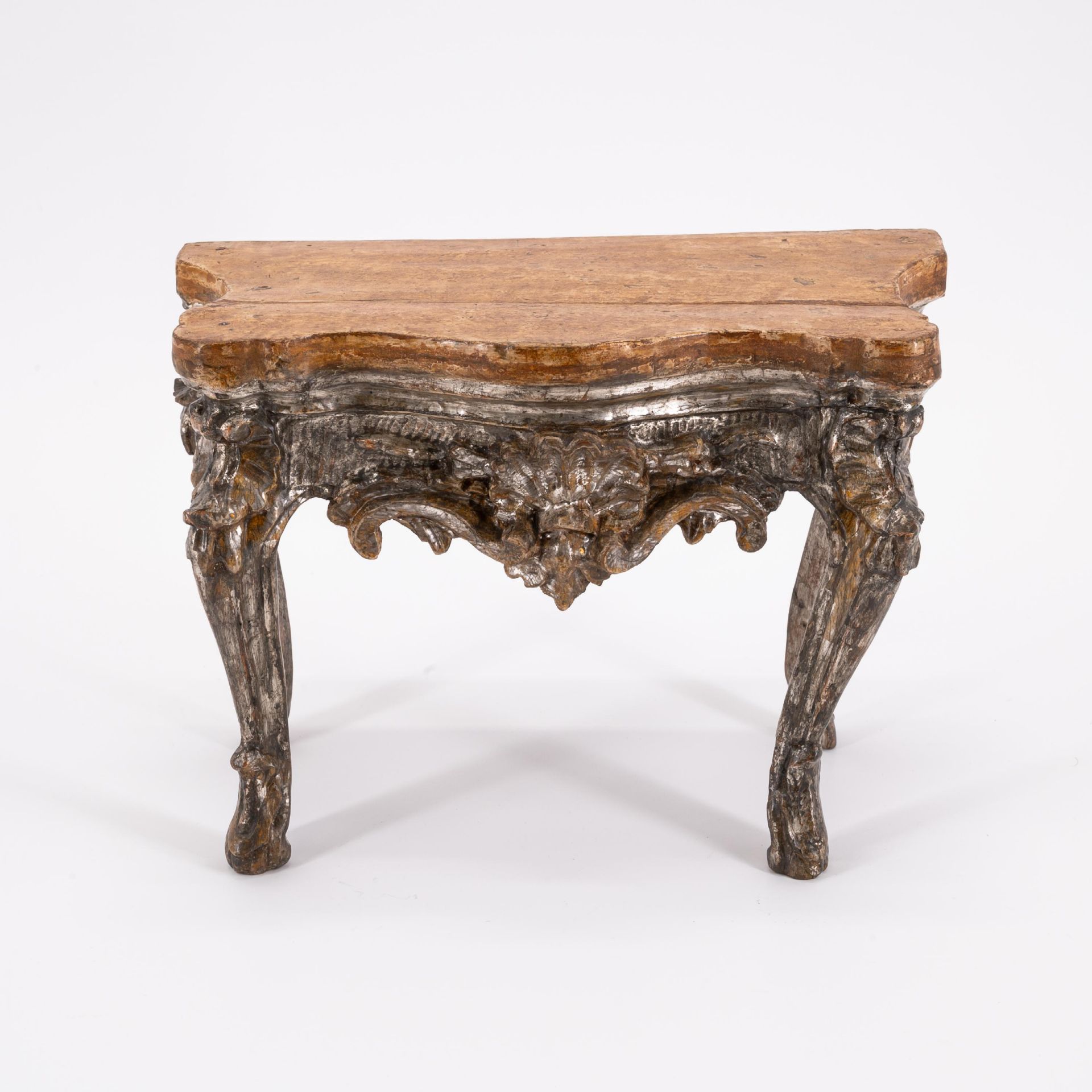 Venice: SMALL WOODEN MINIATURE CONSOLE TABLE WITH TROMPE L'OEUIL MARBLE PLATE - Image 3 of 6