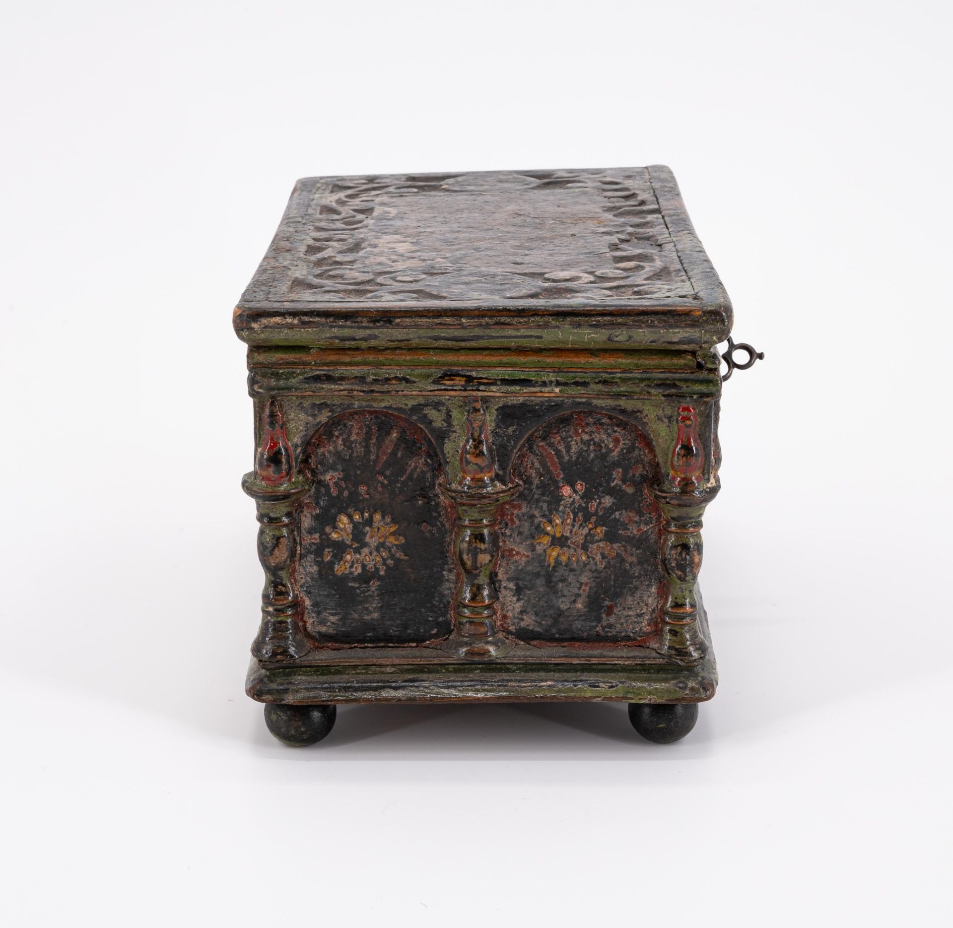 MINIATURE BEECH WOOD CHEST - Image 4 of 7