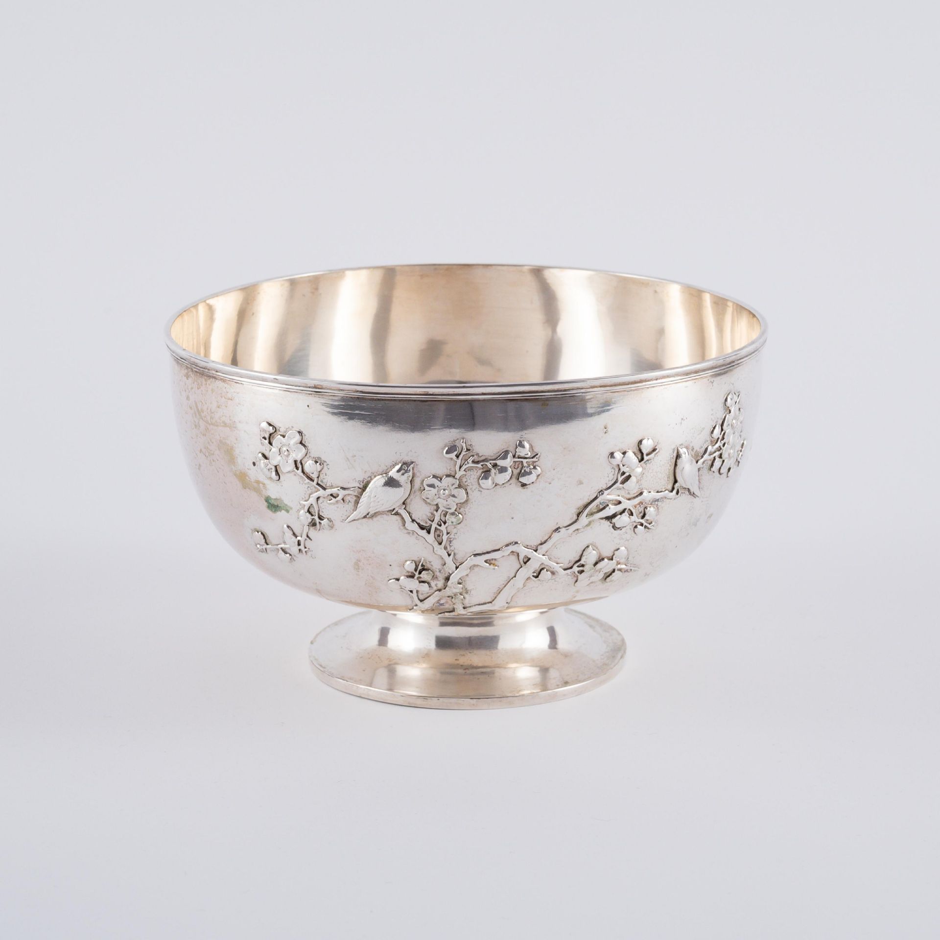 FOOTED SILVER BOWL WITH CHERRYBLOSSOM BRANCH AND BIRD OF PARADISE - Image 3 of 6