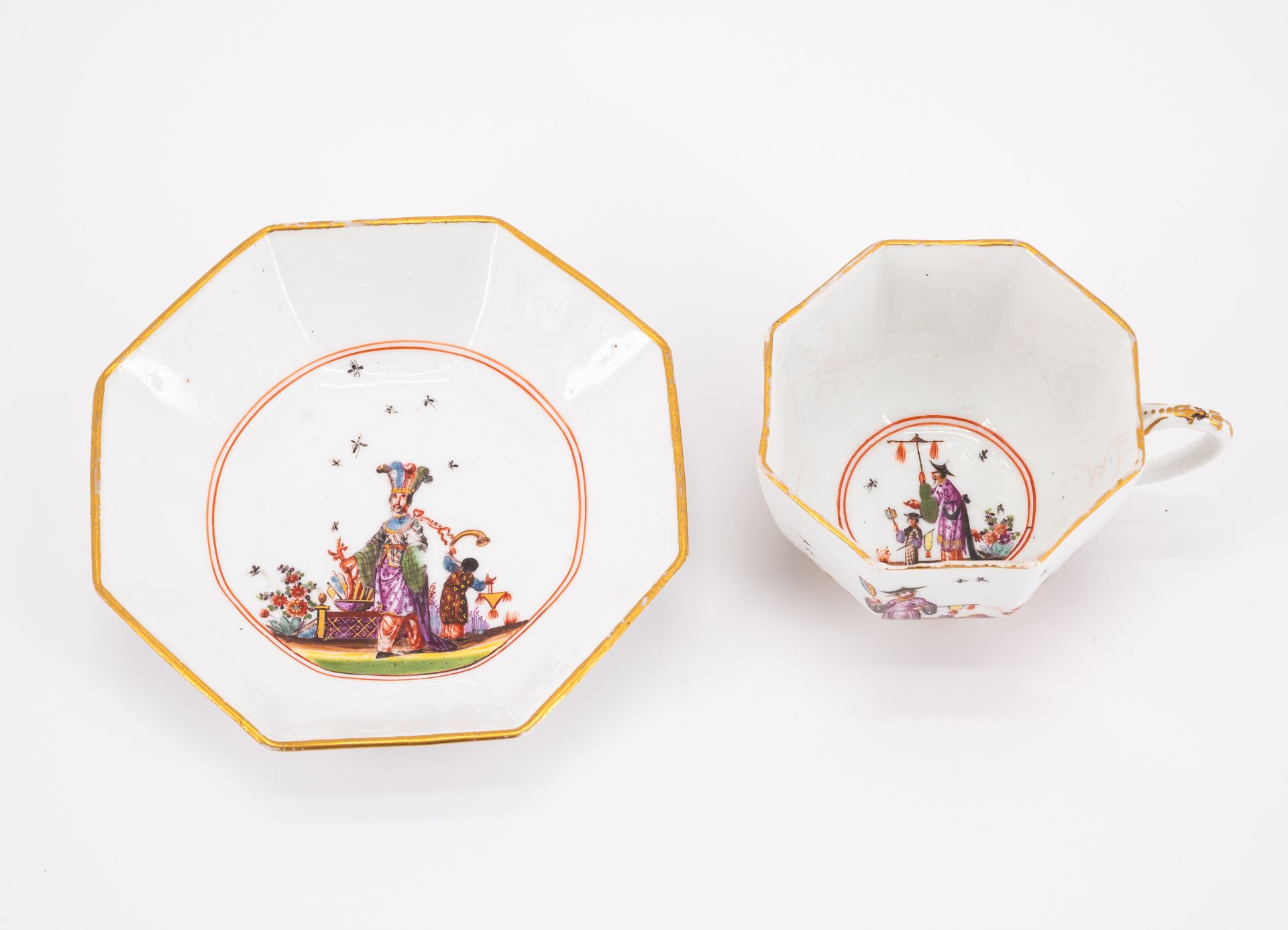 Meissen: OCTAGONAL PORCELAIN CUP AND SAUCER WITH CHINOISERIES - Image 5 of 6