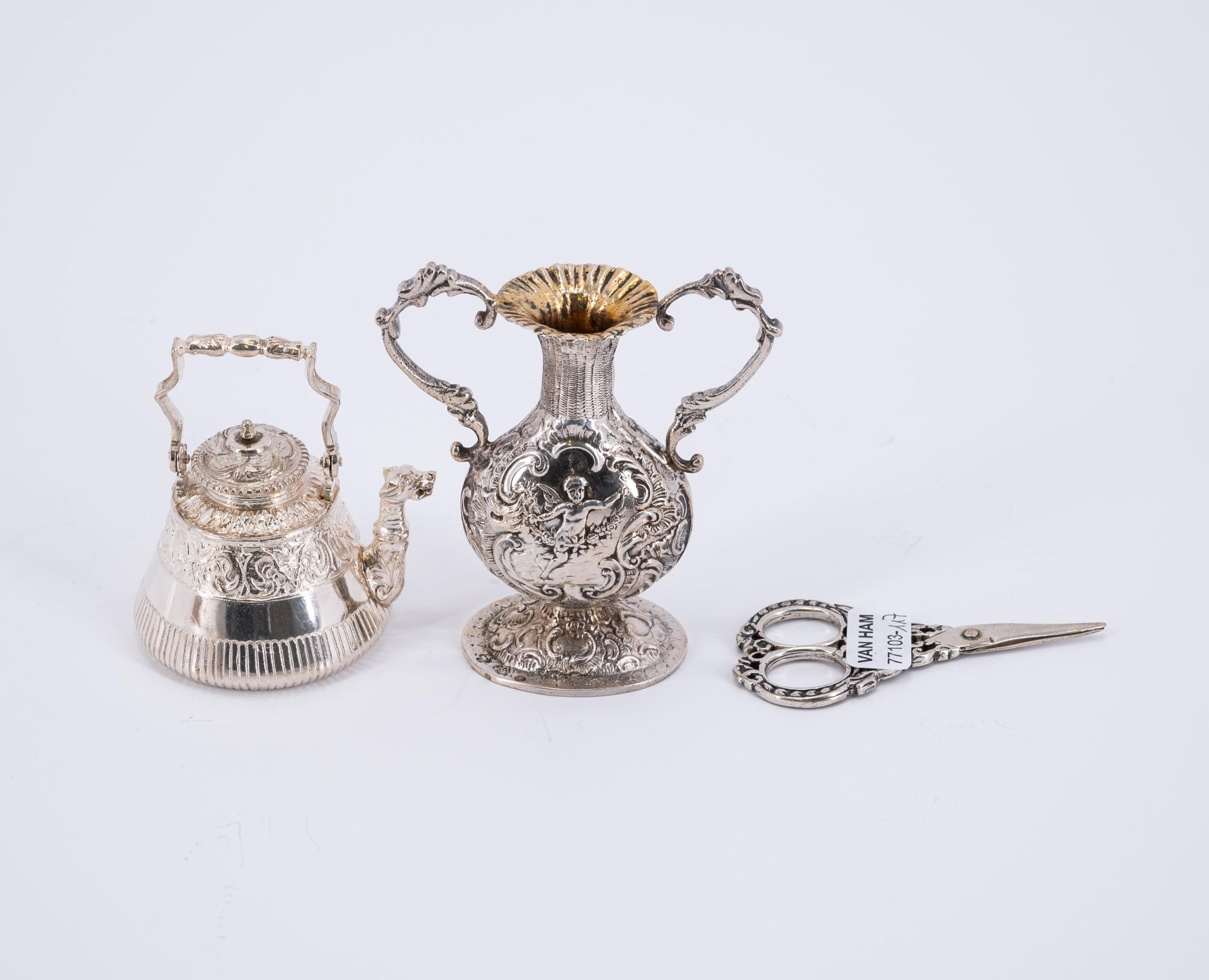 ENSEMBLE OF 15 SILVER MINIATURE OBJECTS - Image 8 of 9