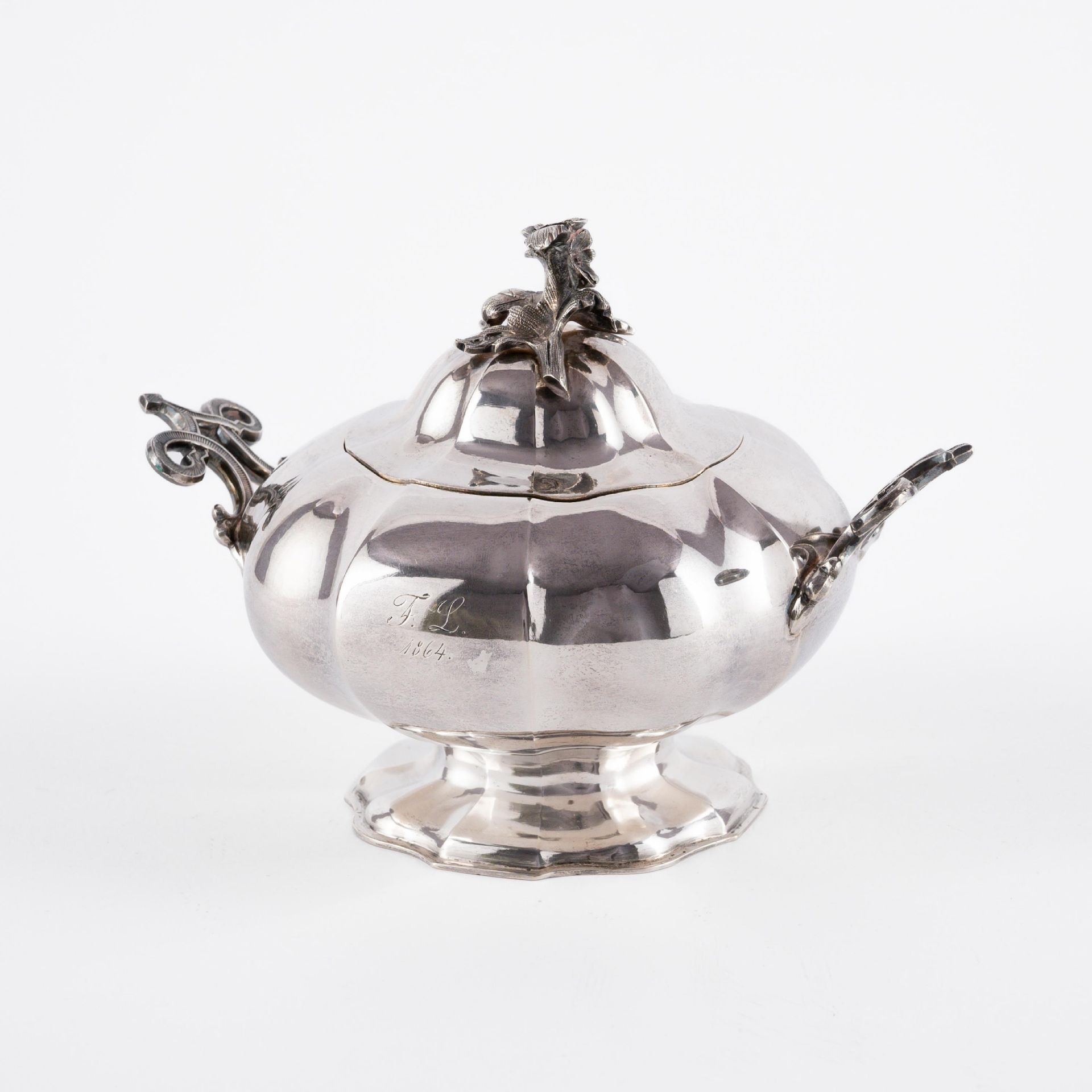 Karl Järveläinen: FOOTED SUGAR BOWL WITH FLOWER FINIAL