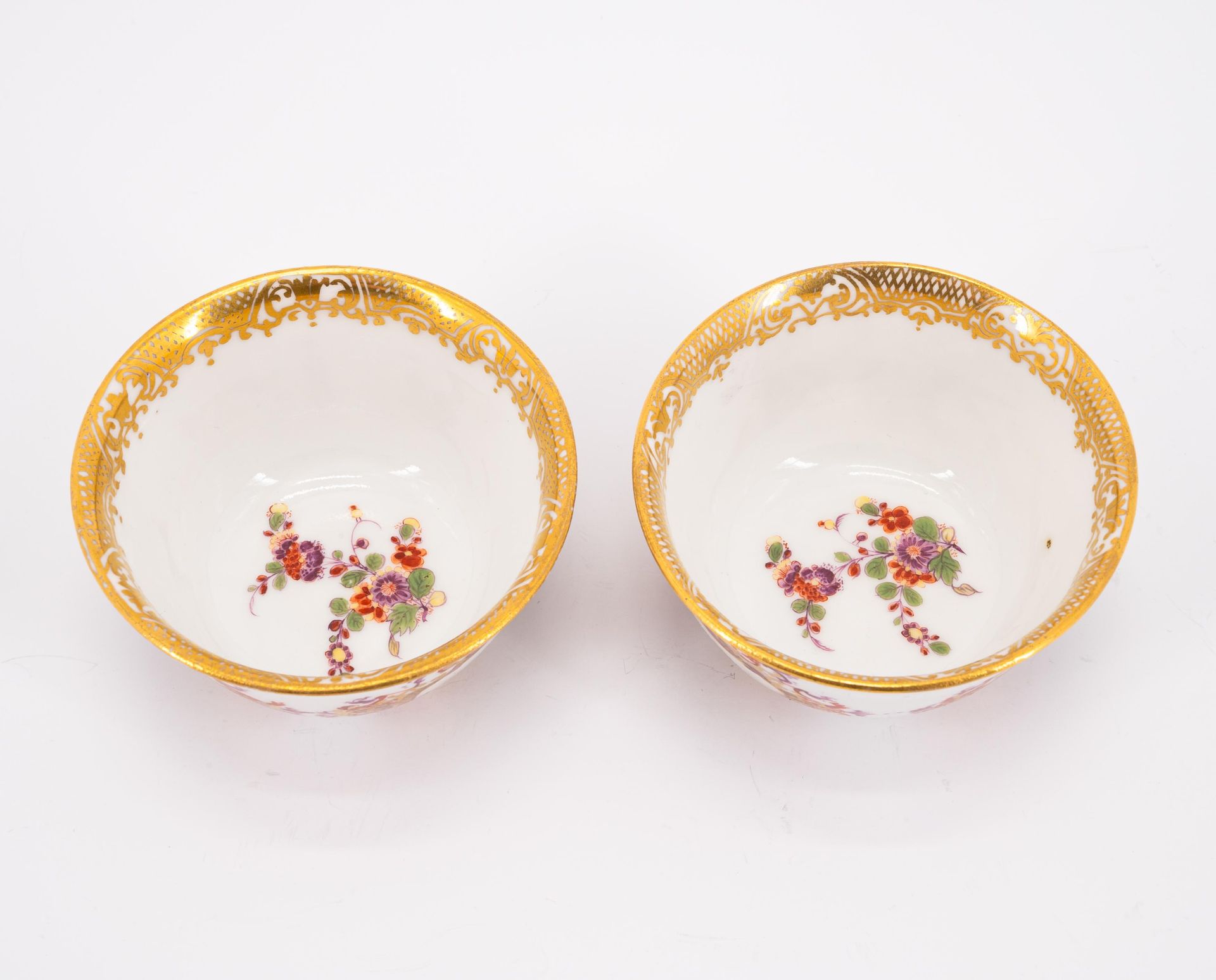 Meissen: PAIR OF PORCELAIN TEA BOWLS AND SAUCERS WITH MERCHANT NAVY SCENES - Image 5 of 8